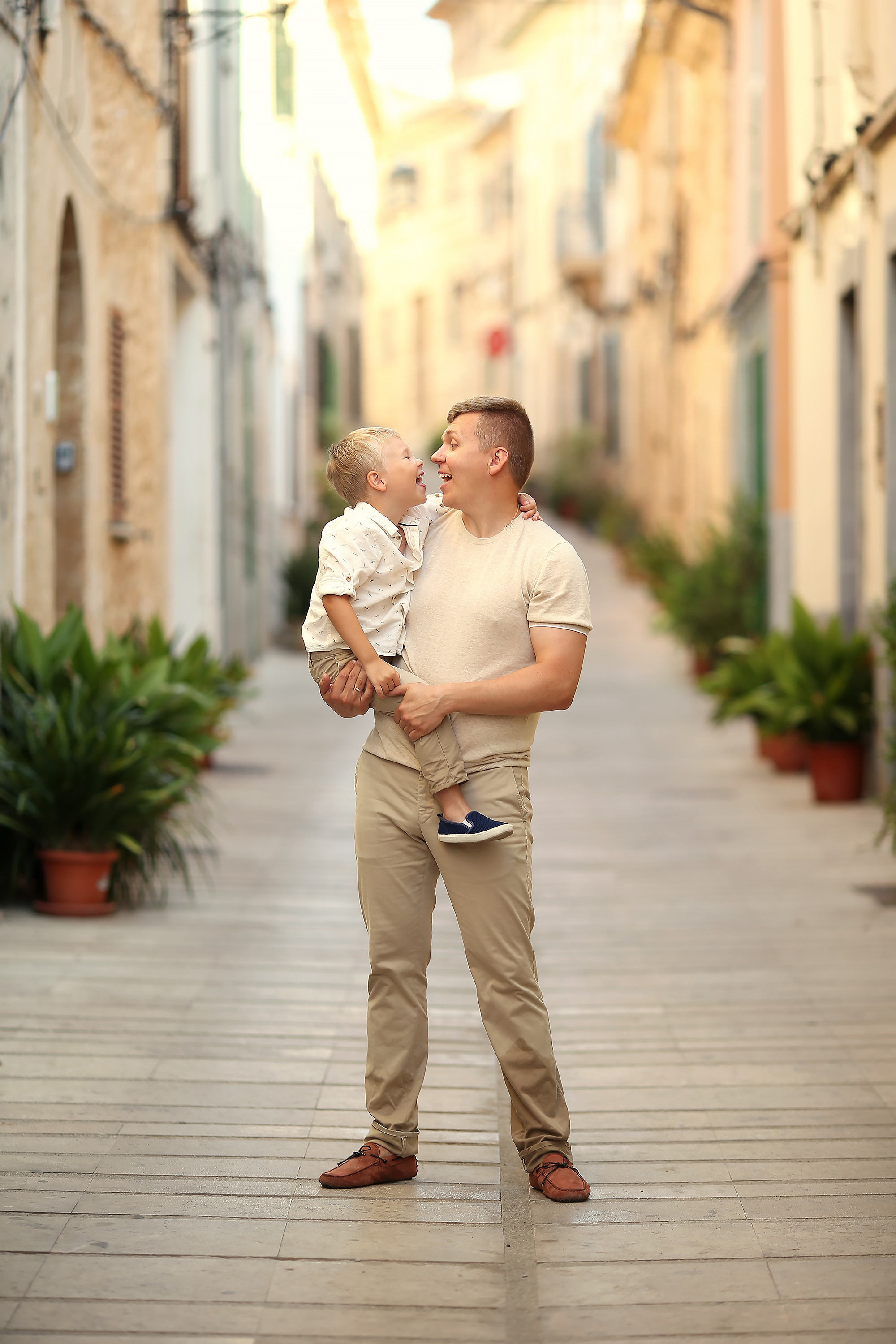 Sunny Mallorca. Children’s and family photographer Anna Krasovitskaya