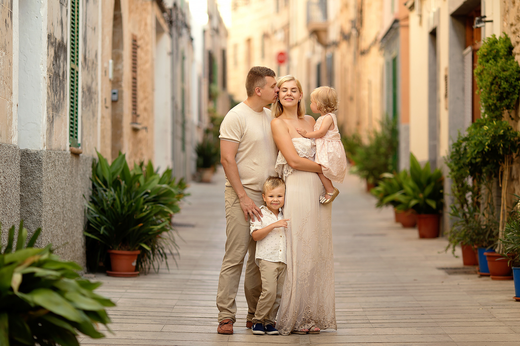Sunny Mallorca. Children’s and family photographer Anna Krasovitskaya