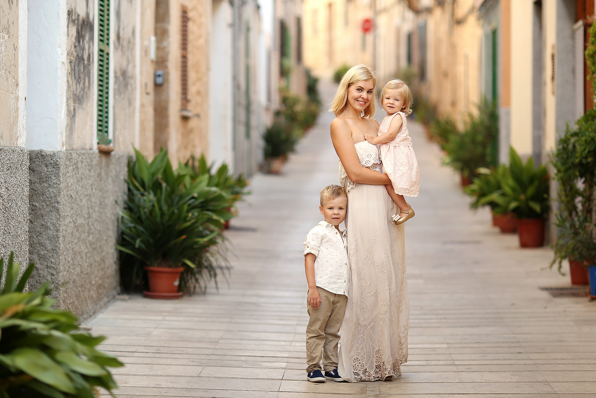 Sunny Mallorca. Children’s and family photographer Anna Krasovitskaya