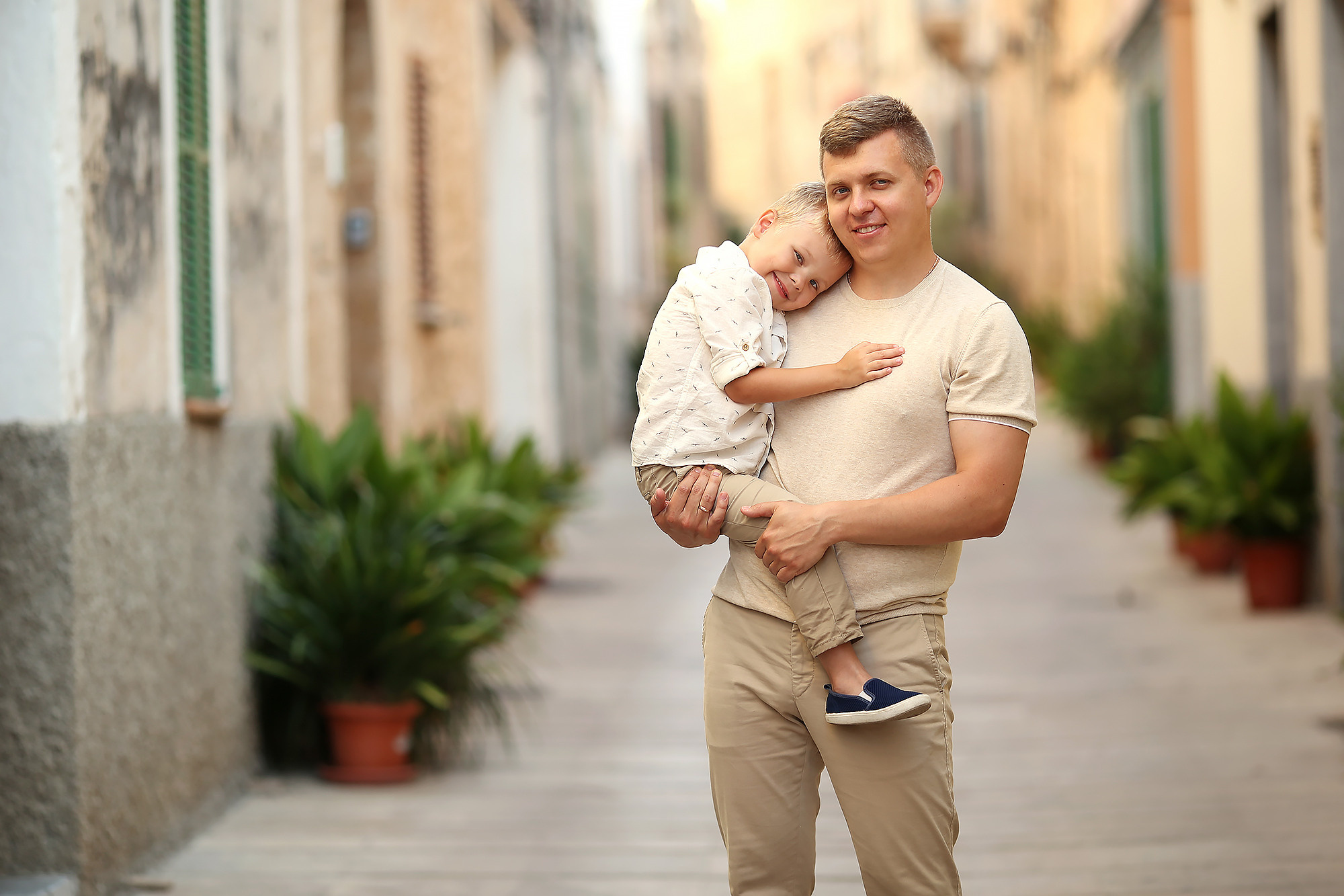 Sunny Mallorca. Children’s and family photographer Anna Krasovitskaya