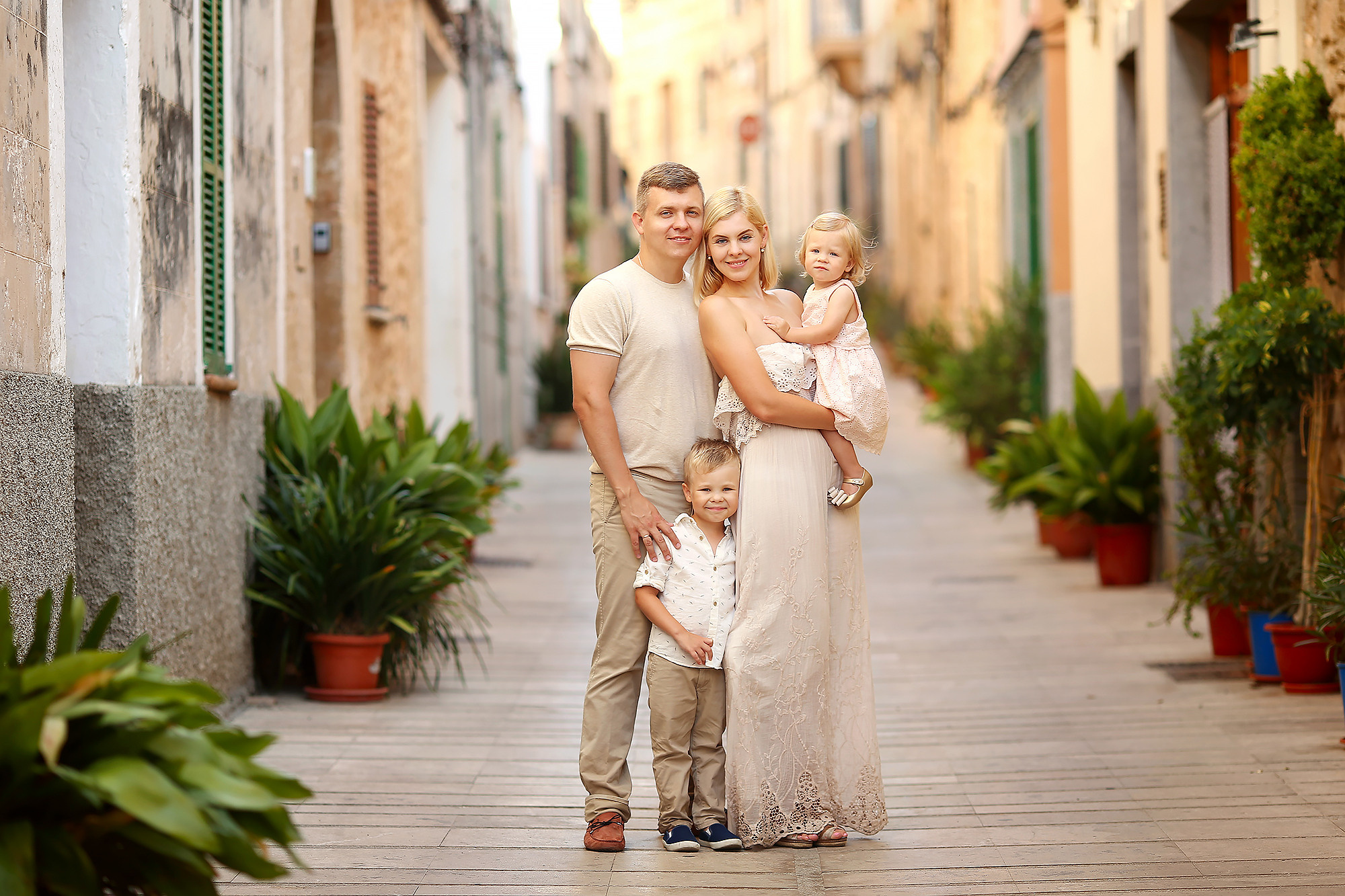 Sunny Mallorca. Children’s and family photographer Anna Krasovitskaya