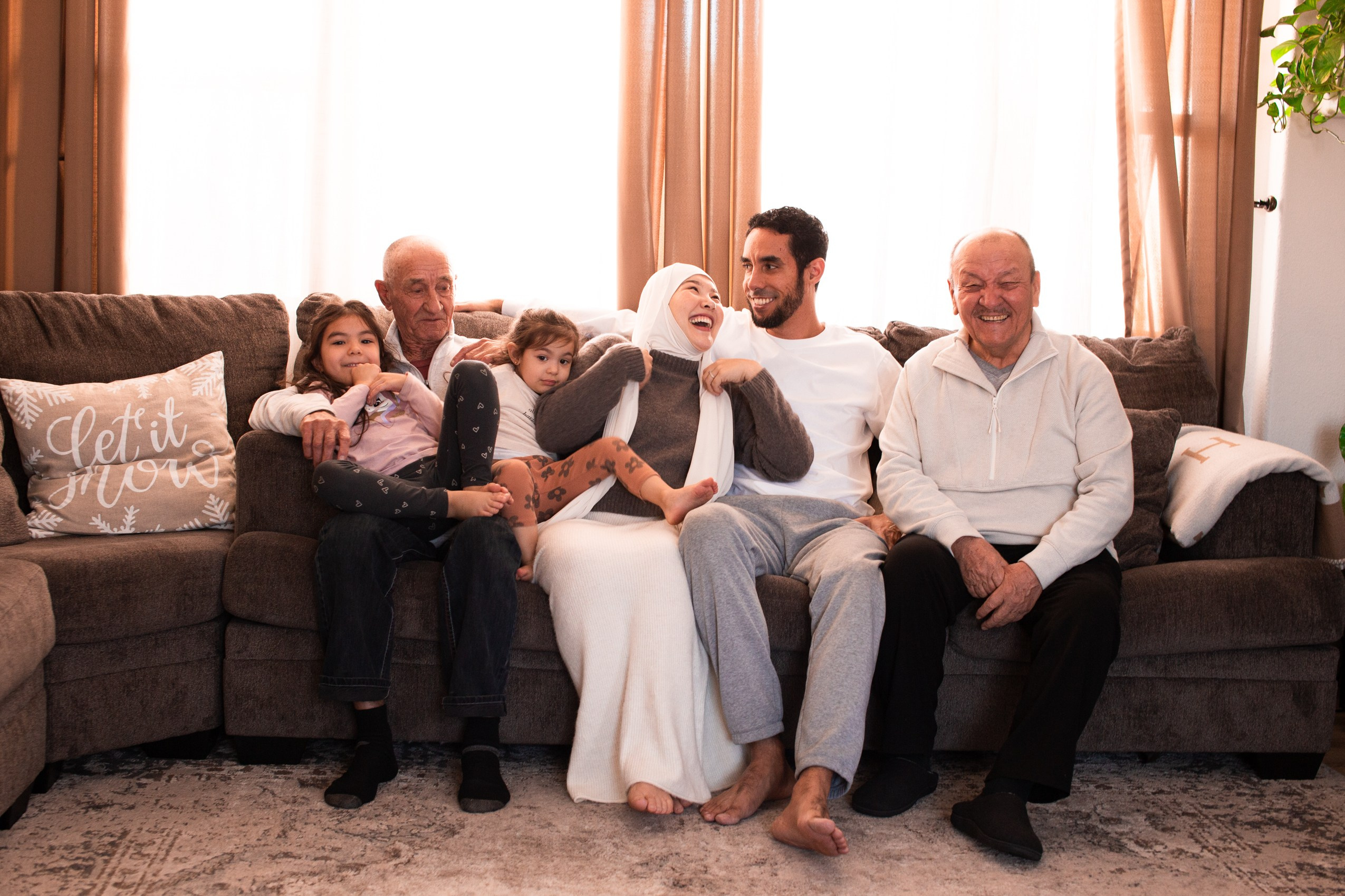 Shirin & her family. Wedding & elopement photographer Viktoriya Kravtsov. Las Vegas