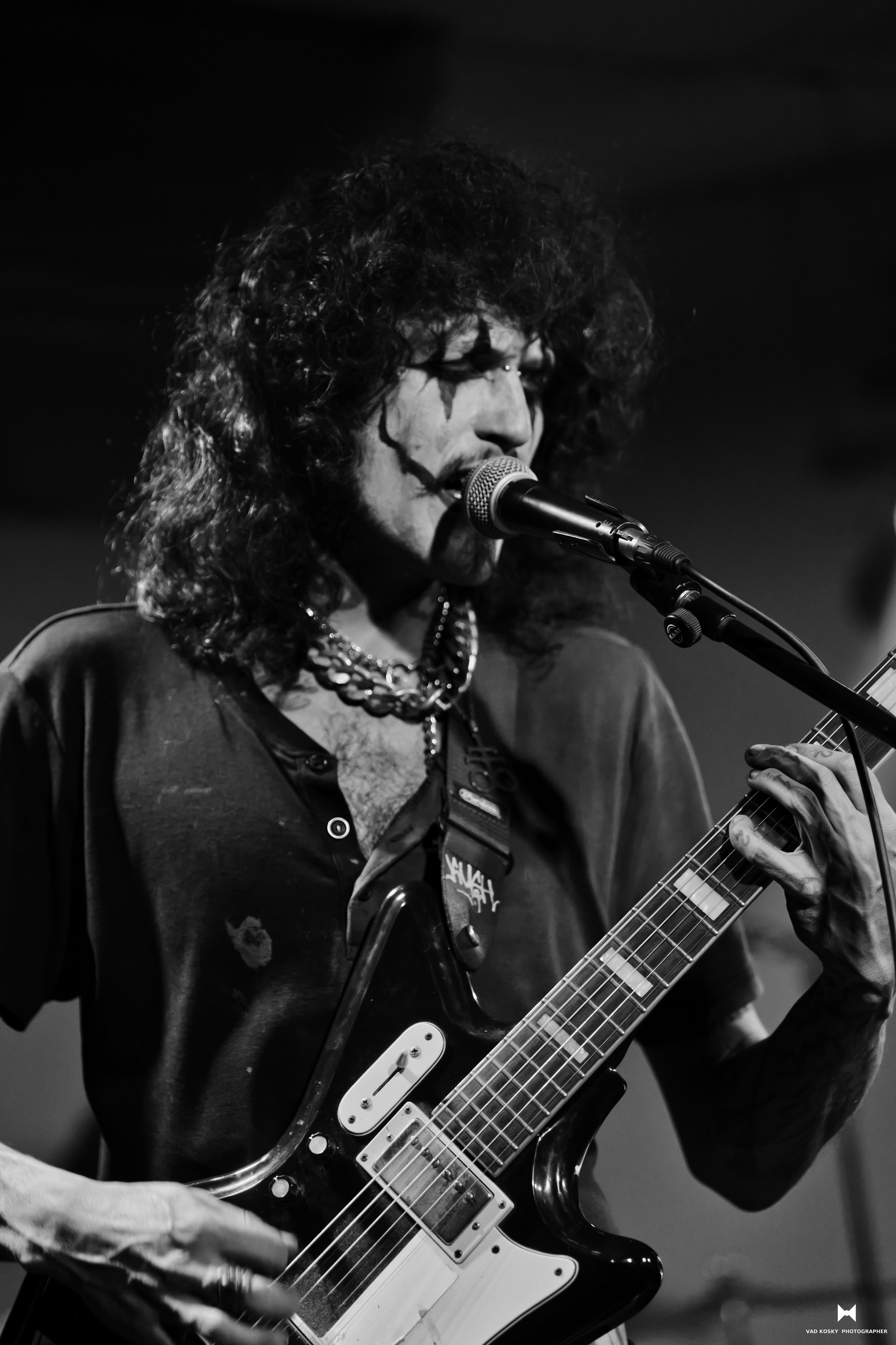 Crimson bass — Mary Bar Haifa 28.11.25. Vad Kosky Photographer