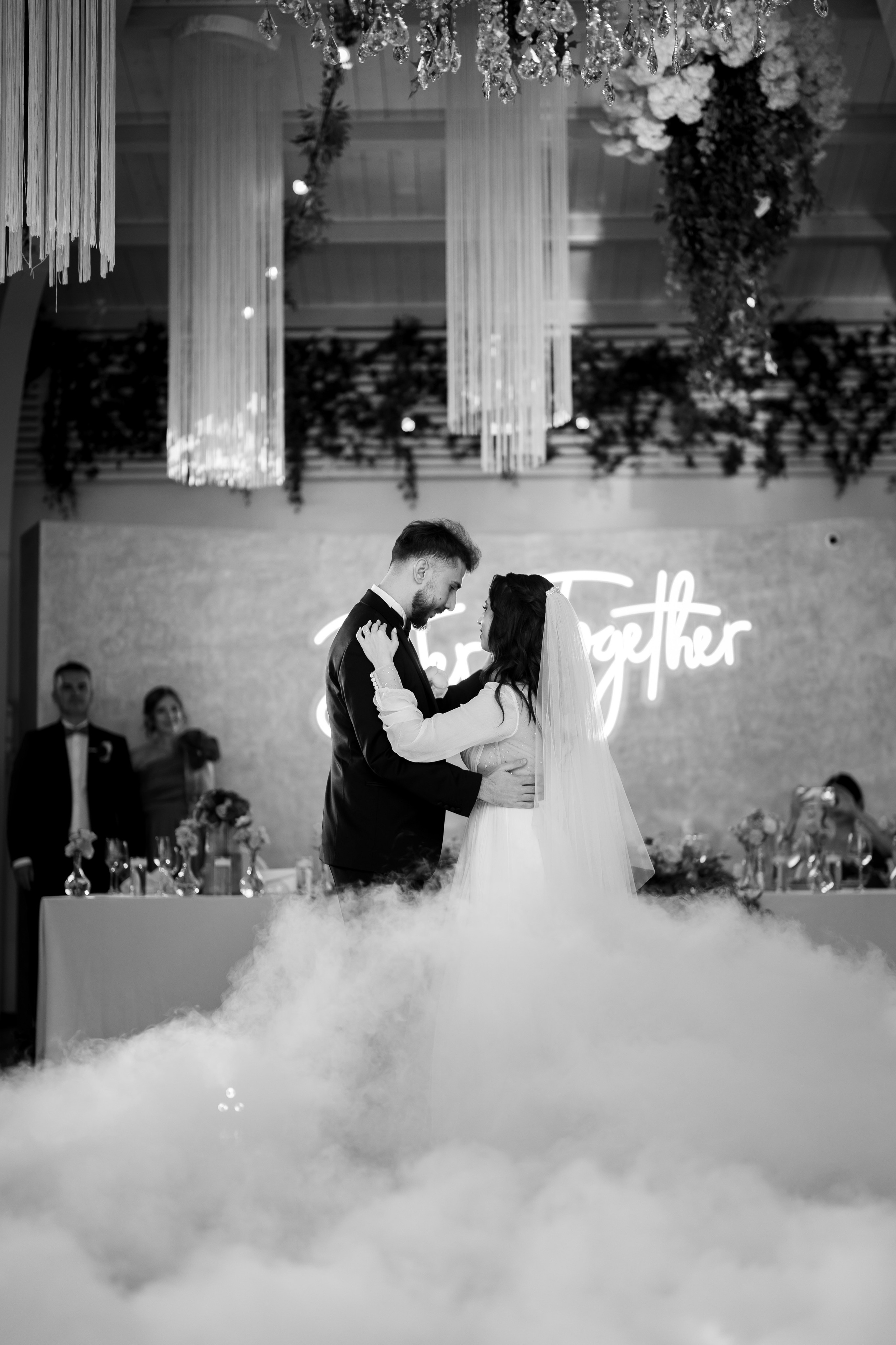 PARTY. Gabriel Florea — Fotograf nuntă București