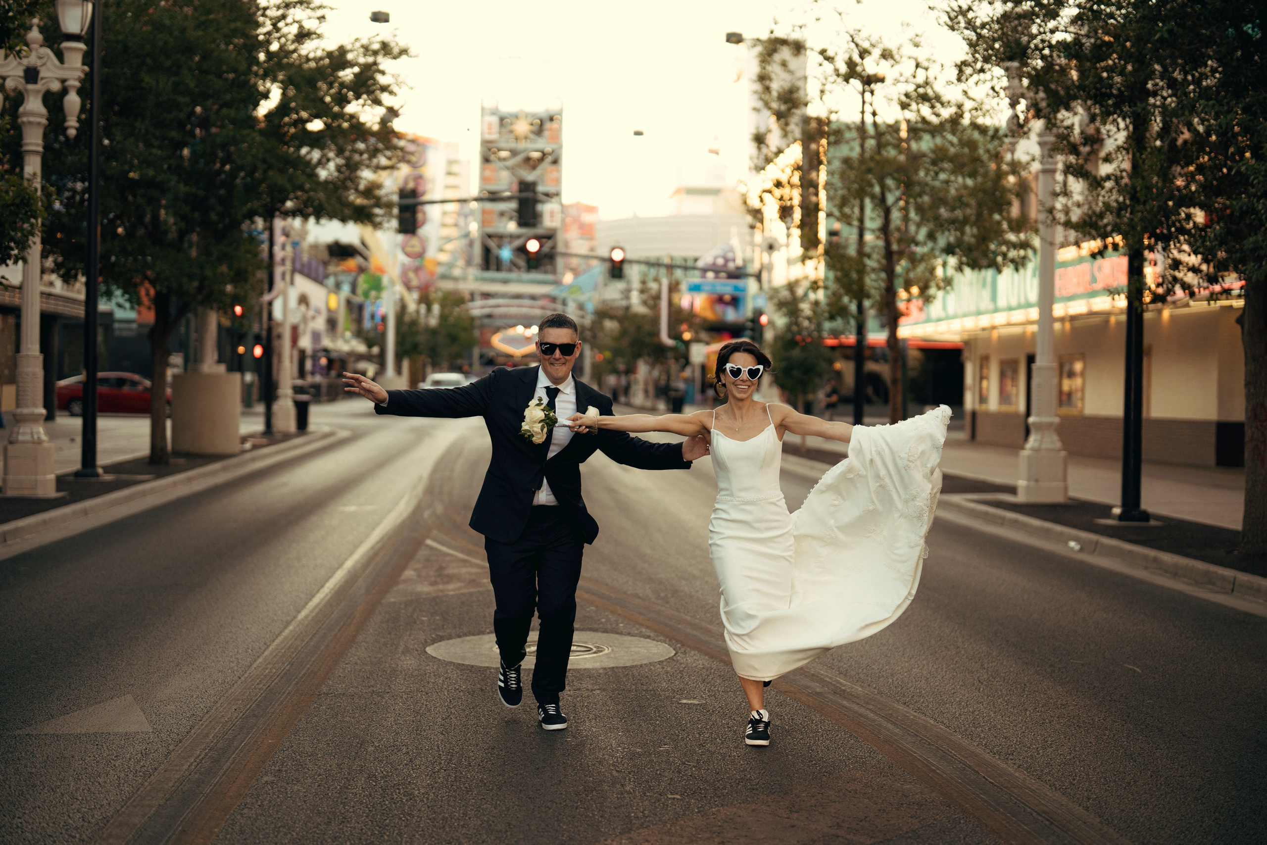 Lara&Dan. Wedding & elopement photographer Viktoriya Kravtsov. Las Vegas