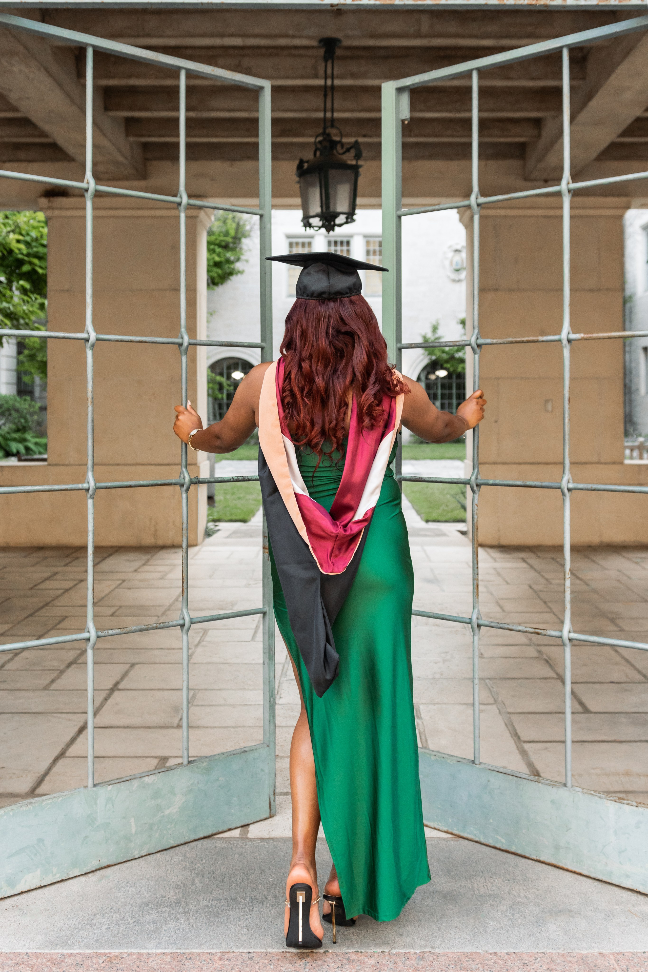 Tiondra’s campus senior photoshoot at UT Austin