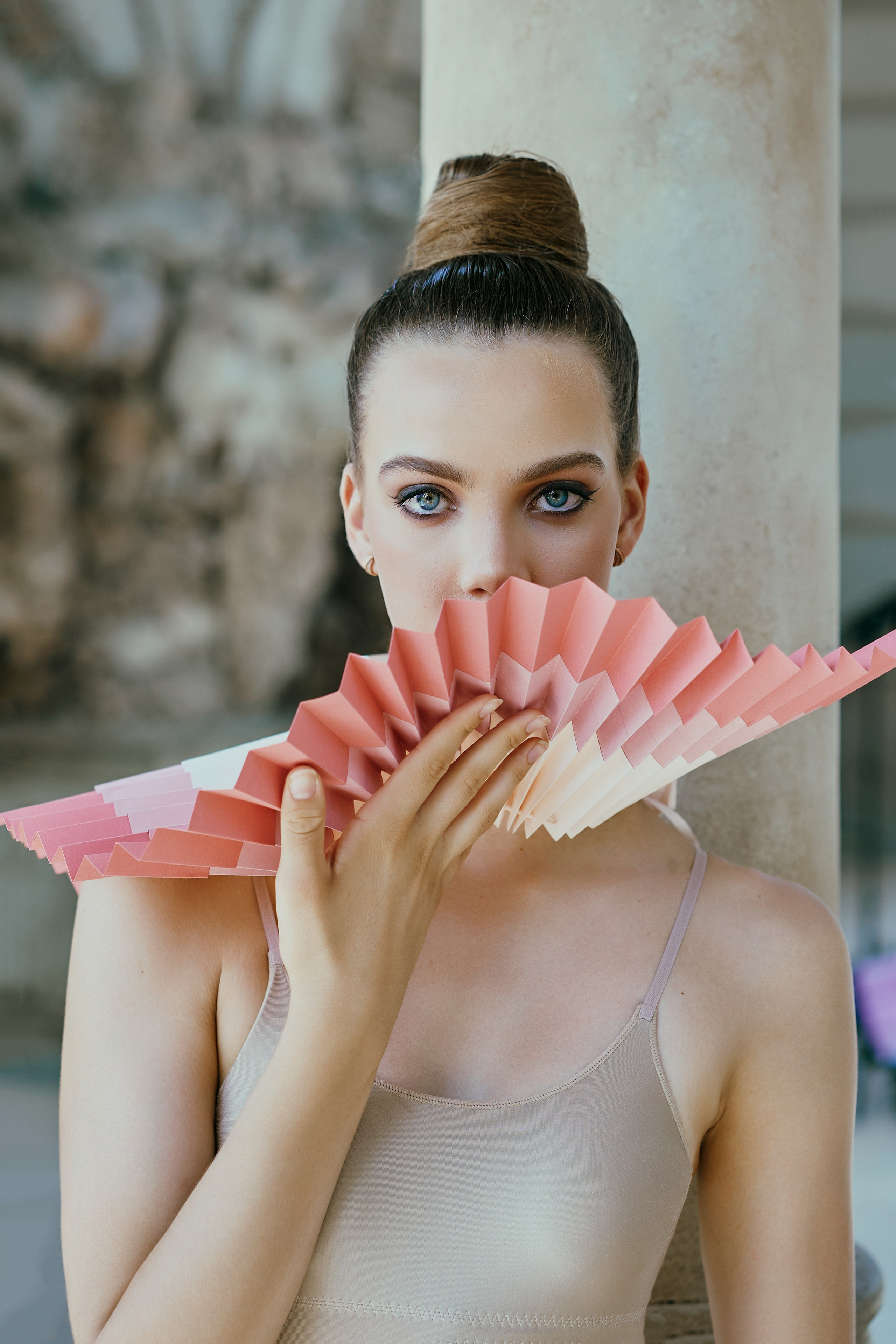 Барселона. Бумажное платье. Фотограф в Барселоне Жанна Захарченко