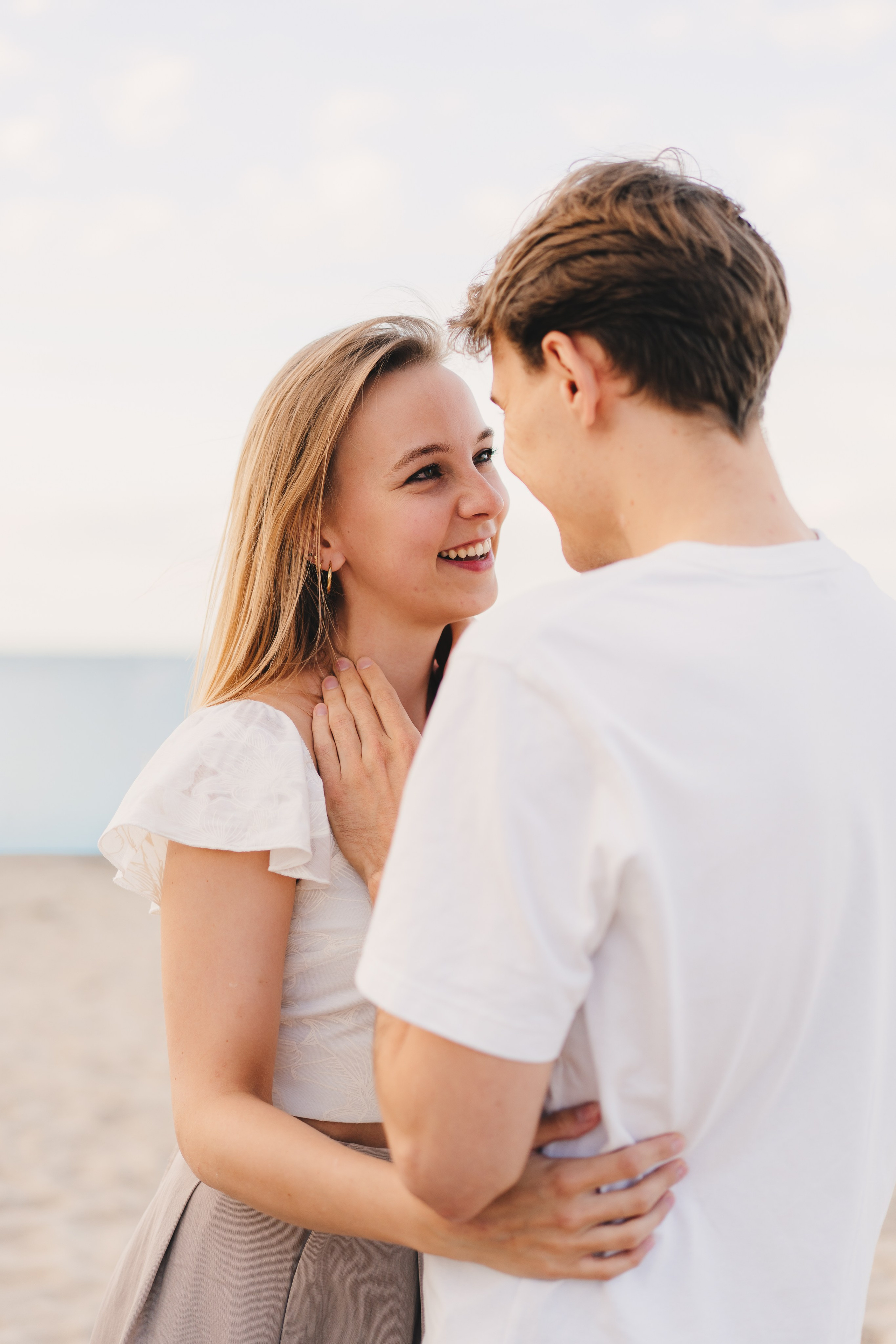 Gracjana i Damian, sesja narzeczeńska nad morzem. Fotograf ślubny & lifestyle Gdańsk, Karolina Baczewska