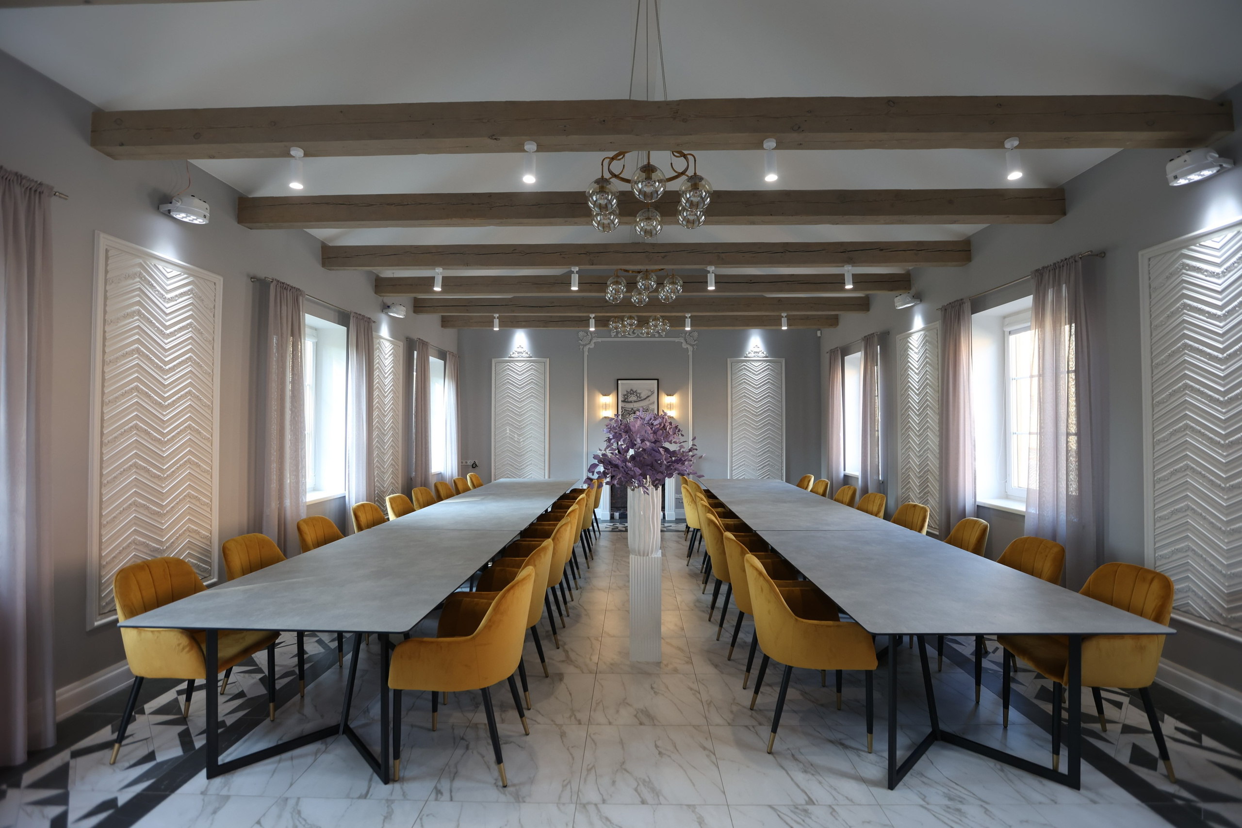 Konferenču zāle. Interjera dizaina studija 4 Stūri