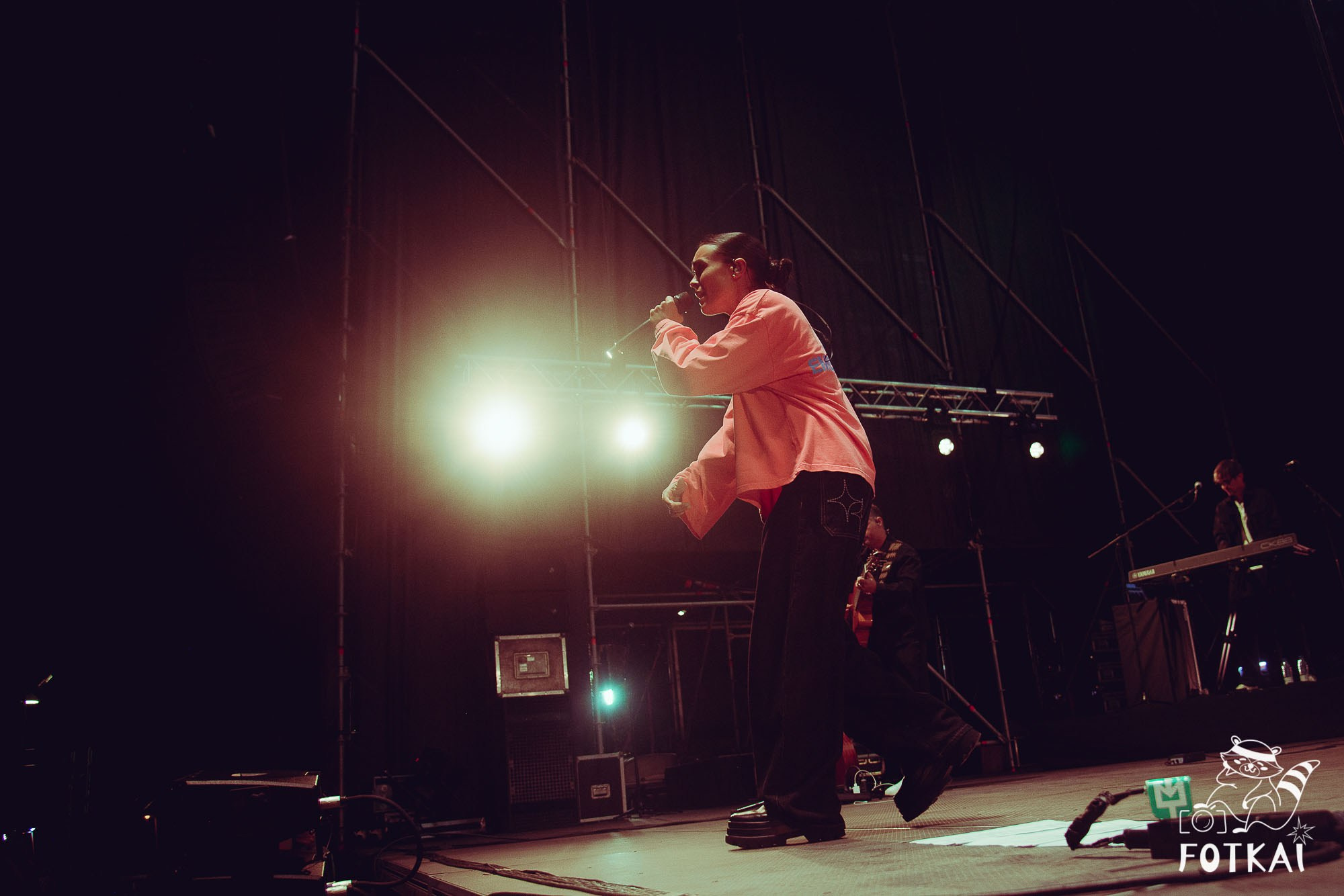 Marta Santos — Fotos del concierto en Alicante 2026: pop flamenco en El Muelle Live | FOTKAI