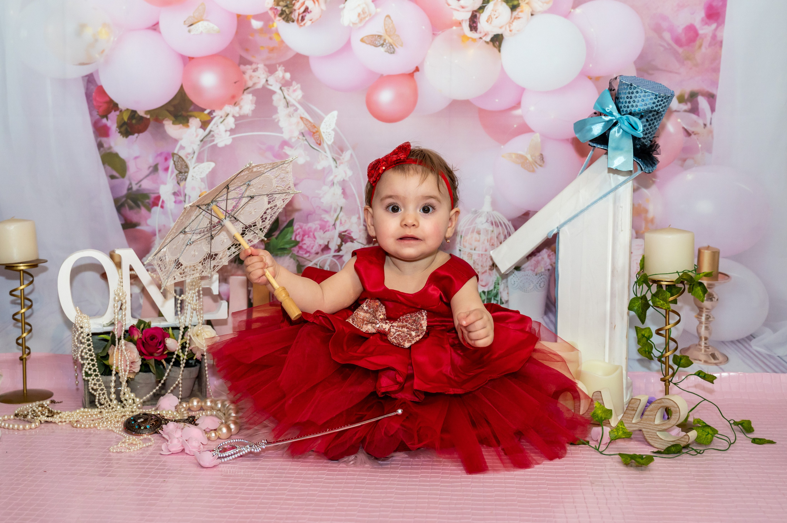 Smash the cake. Lucia Adam Family Photography