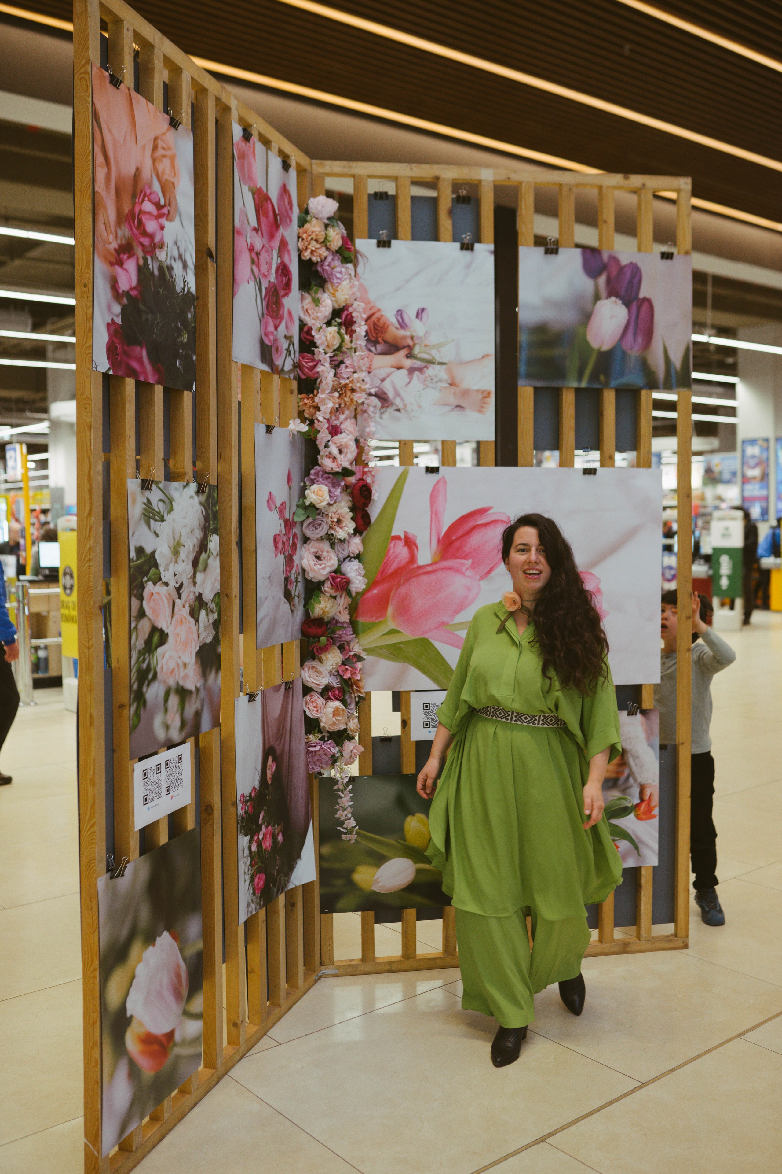 Expozitie Fotografie AFI BRASOVA fi Primăvară: Manifest Vizual despre Viață | Mădălina Beda. Madalina Beda- Artist vizual, fotograf, doula la nastere, consultant babywearing Brasov si in toata tara