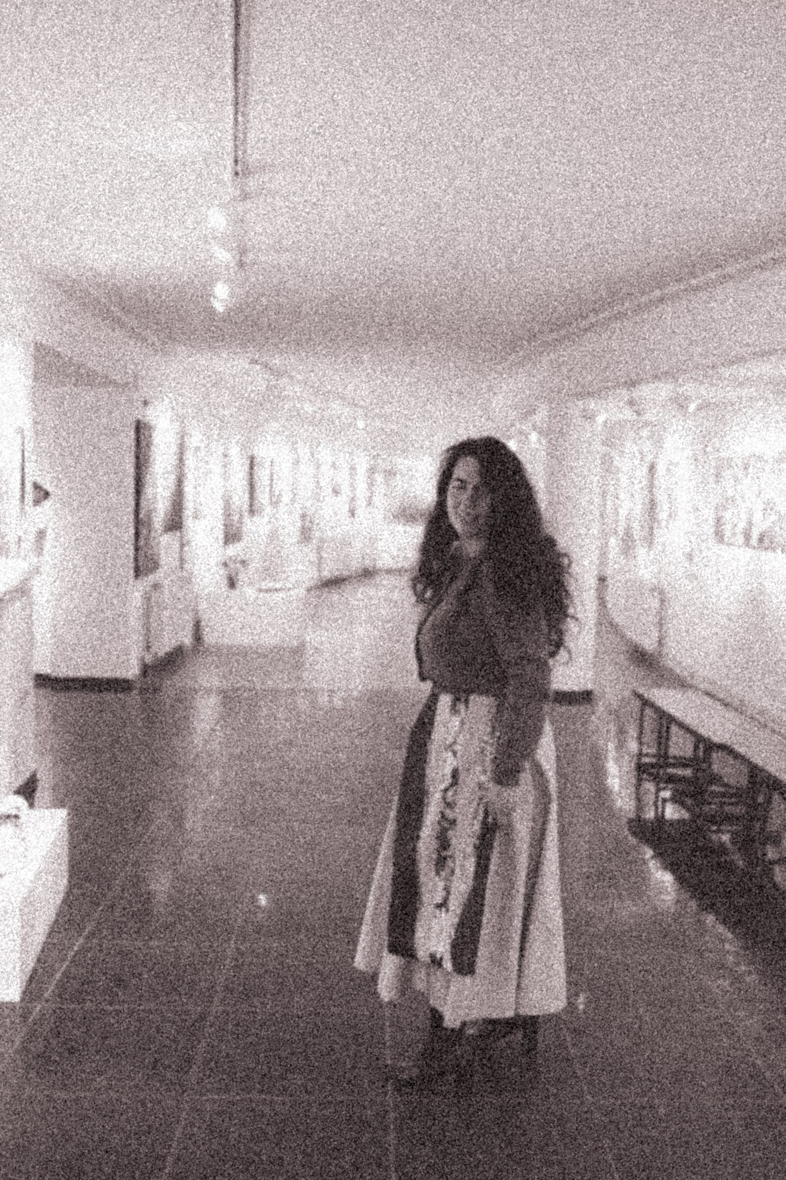 Expoziție Foto Maternitate Brașov | Mădălina Beda. Madalina Beda- Artist vizual, fotograf, doula la nastere, consultant babywearing Brasov si in toata tara