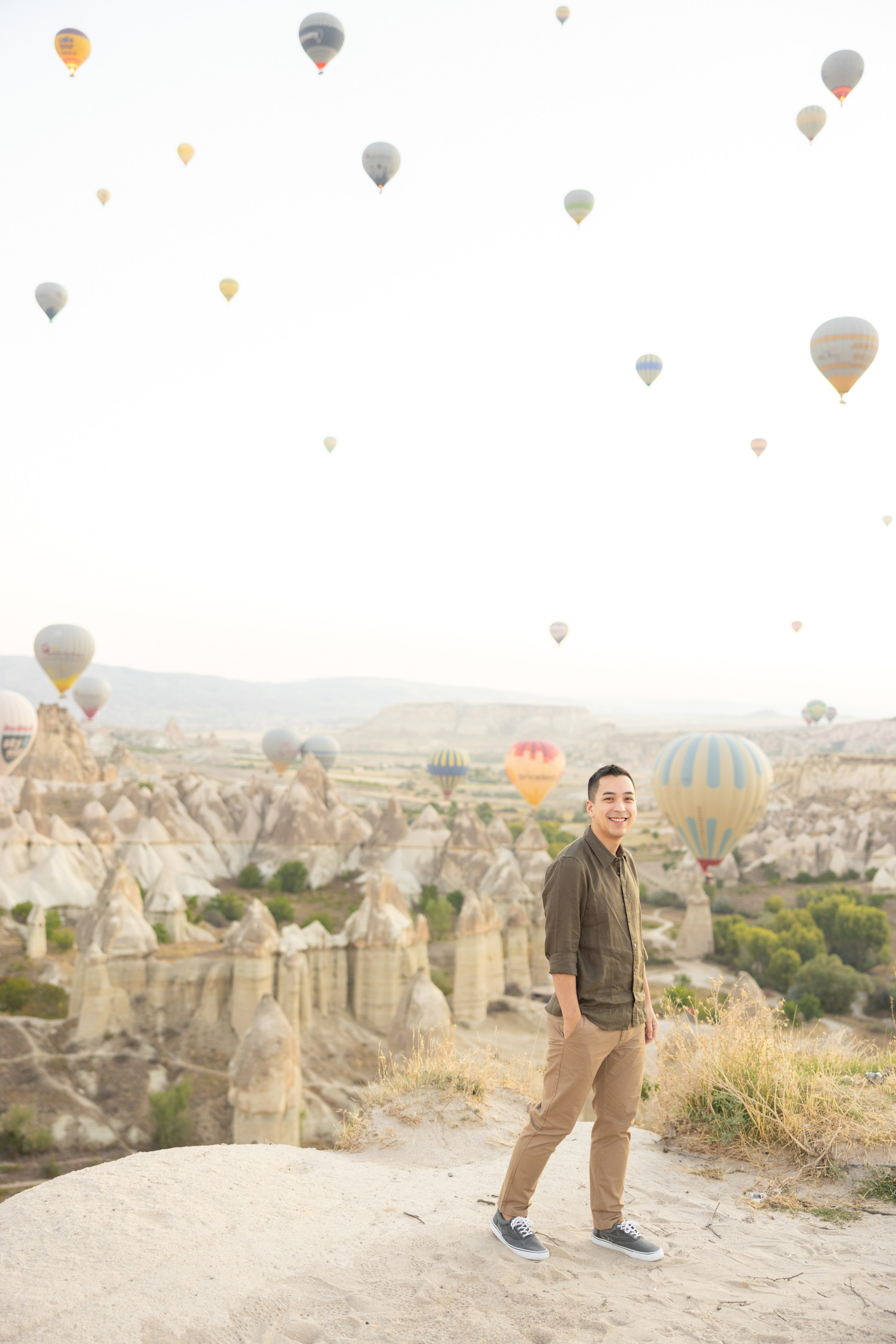 Romantic Love Story Photoshoot with Hot Air Balloons in Cappadocia. Julia Ganch I Fashion Wedding Photography I Cappadocia Turkey