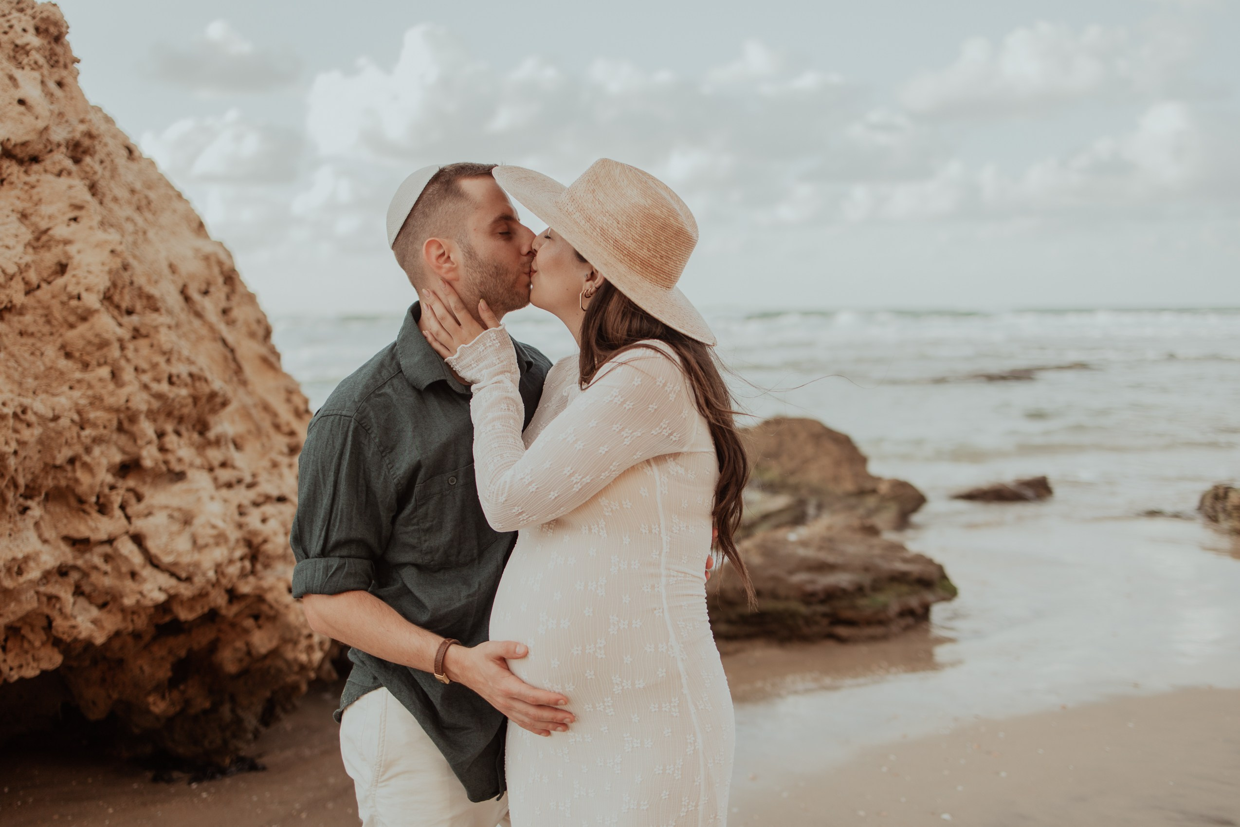 הריון חורף חוף ים. דף בית