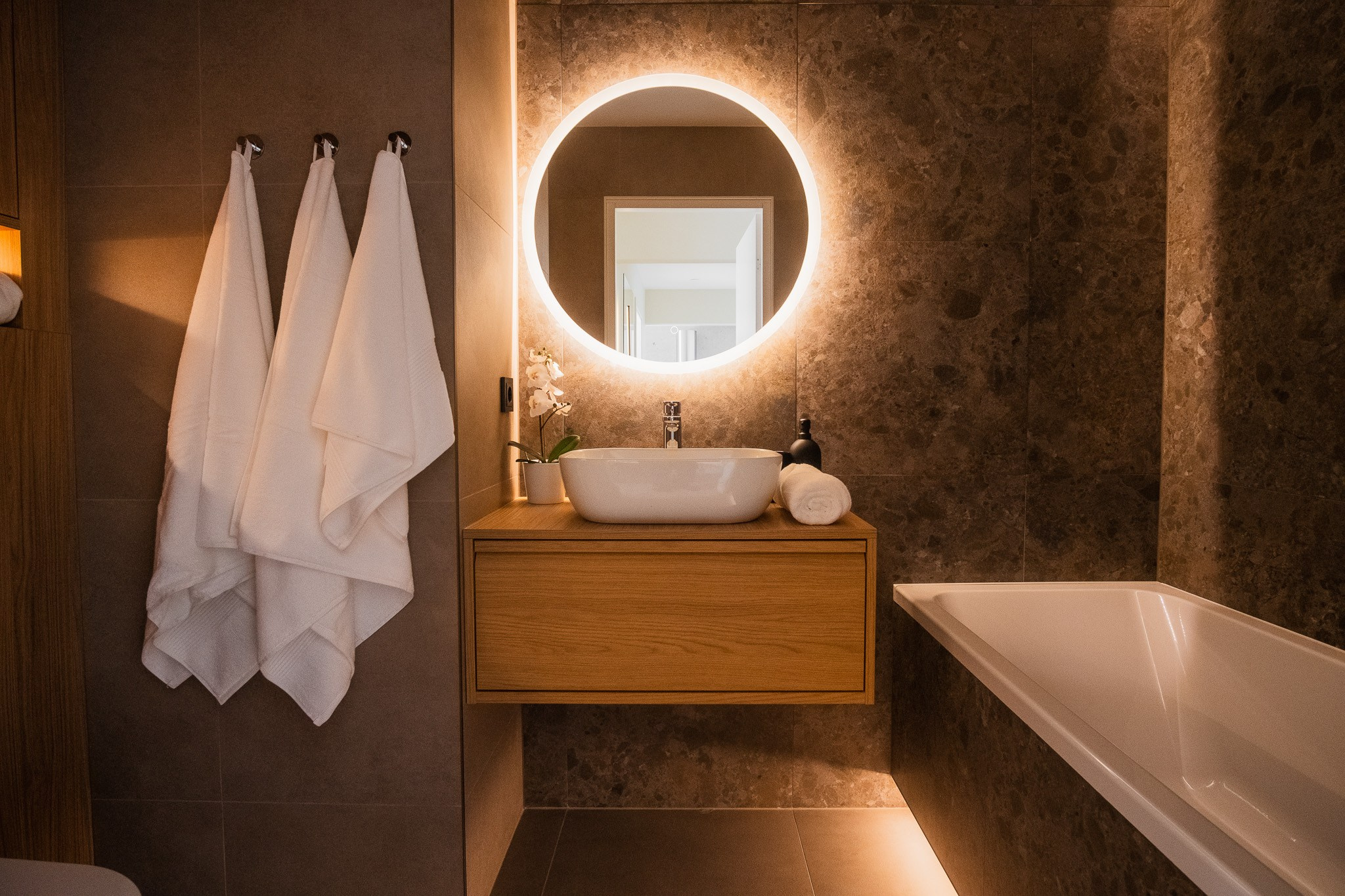 2-room apartment. LOHA VISUALS — AUTOMOTIVE PHOTOGRAPHY