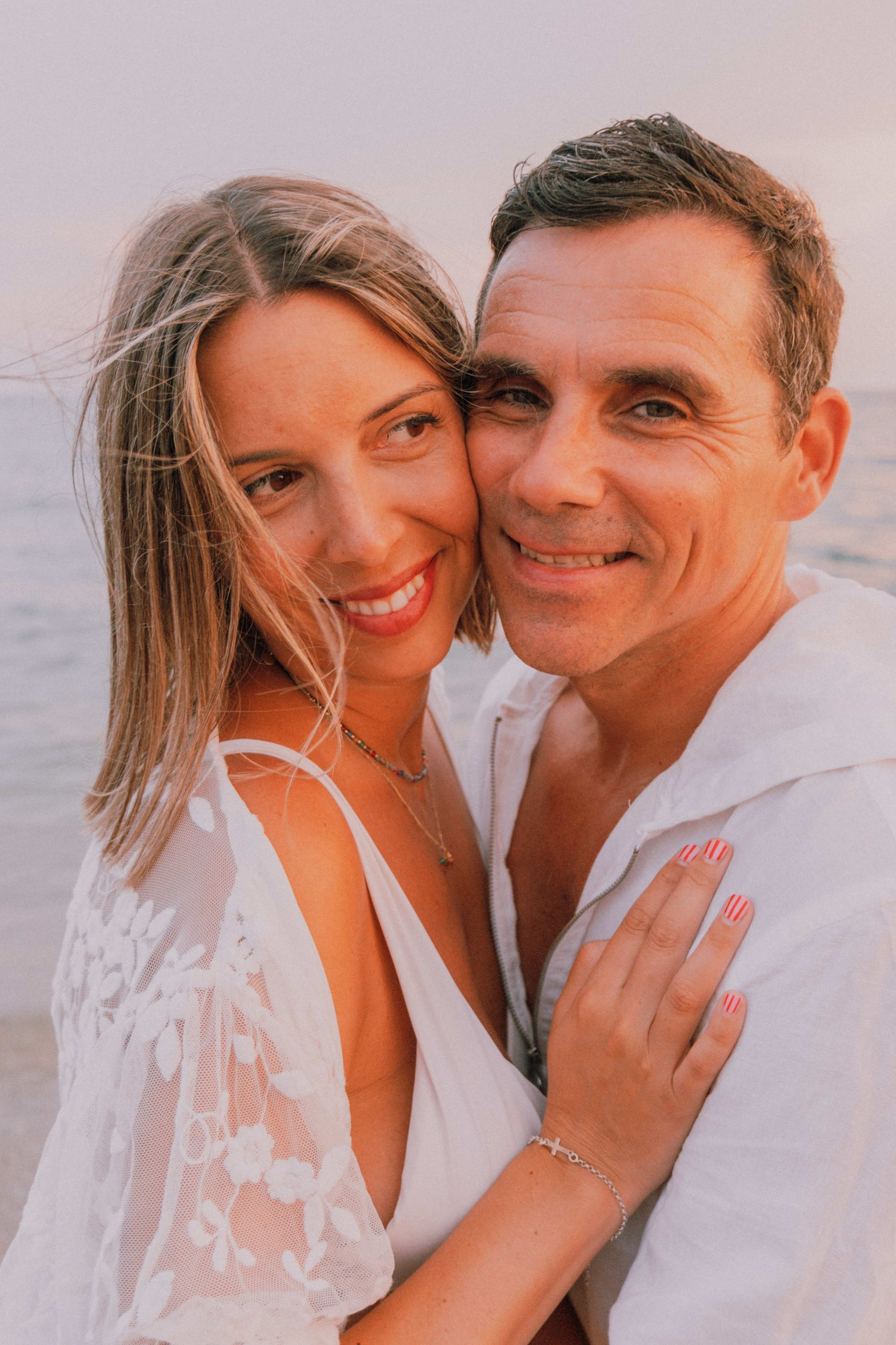 Sesión embarazo en la playa. Fotografía profesional en Calafell - Elena Medvedeva