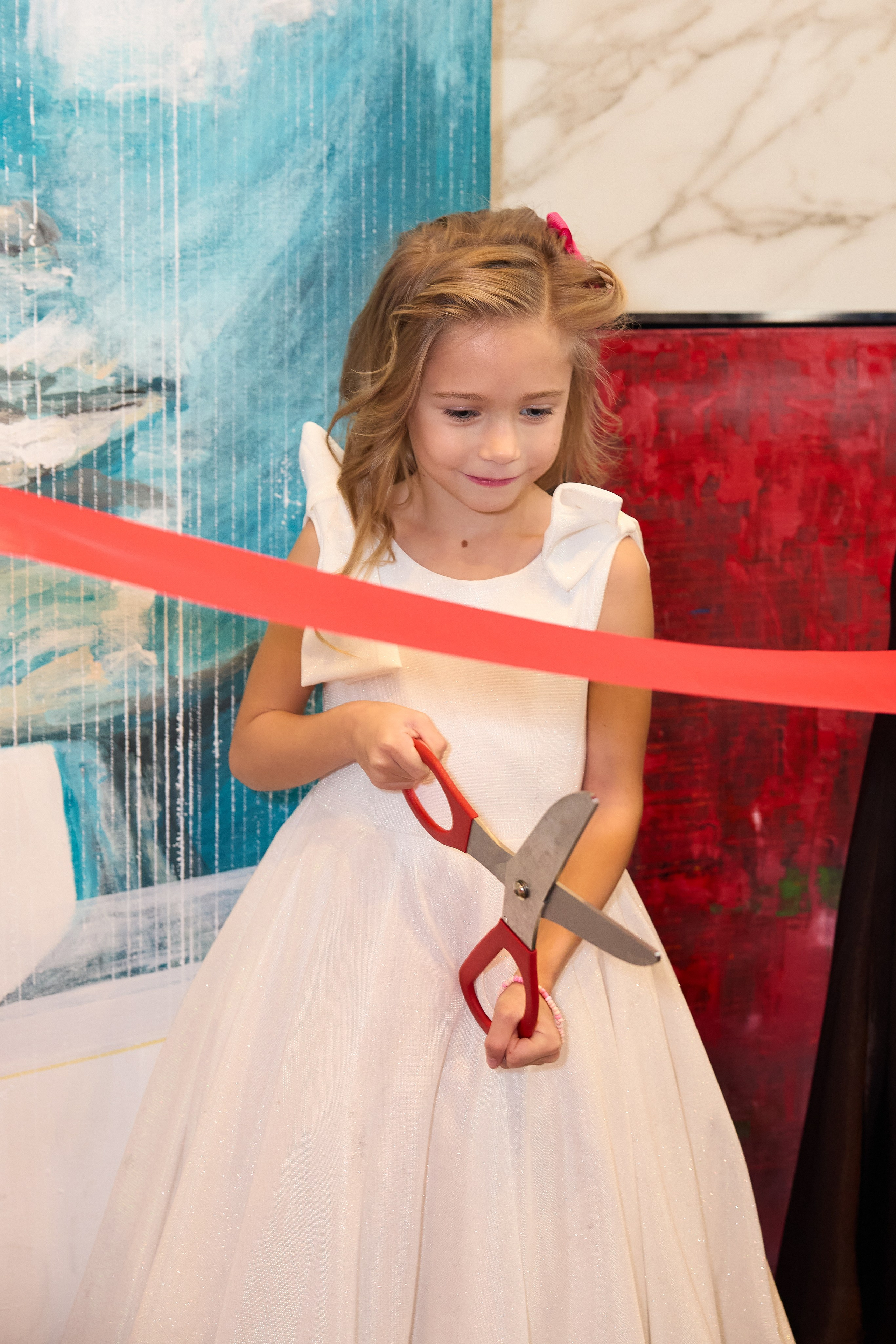 Авторская благотворительная художественная выставка Дианы Бортник. Фотограф Юлия Маковеева