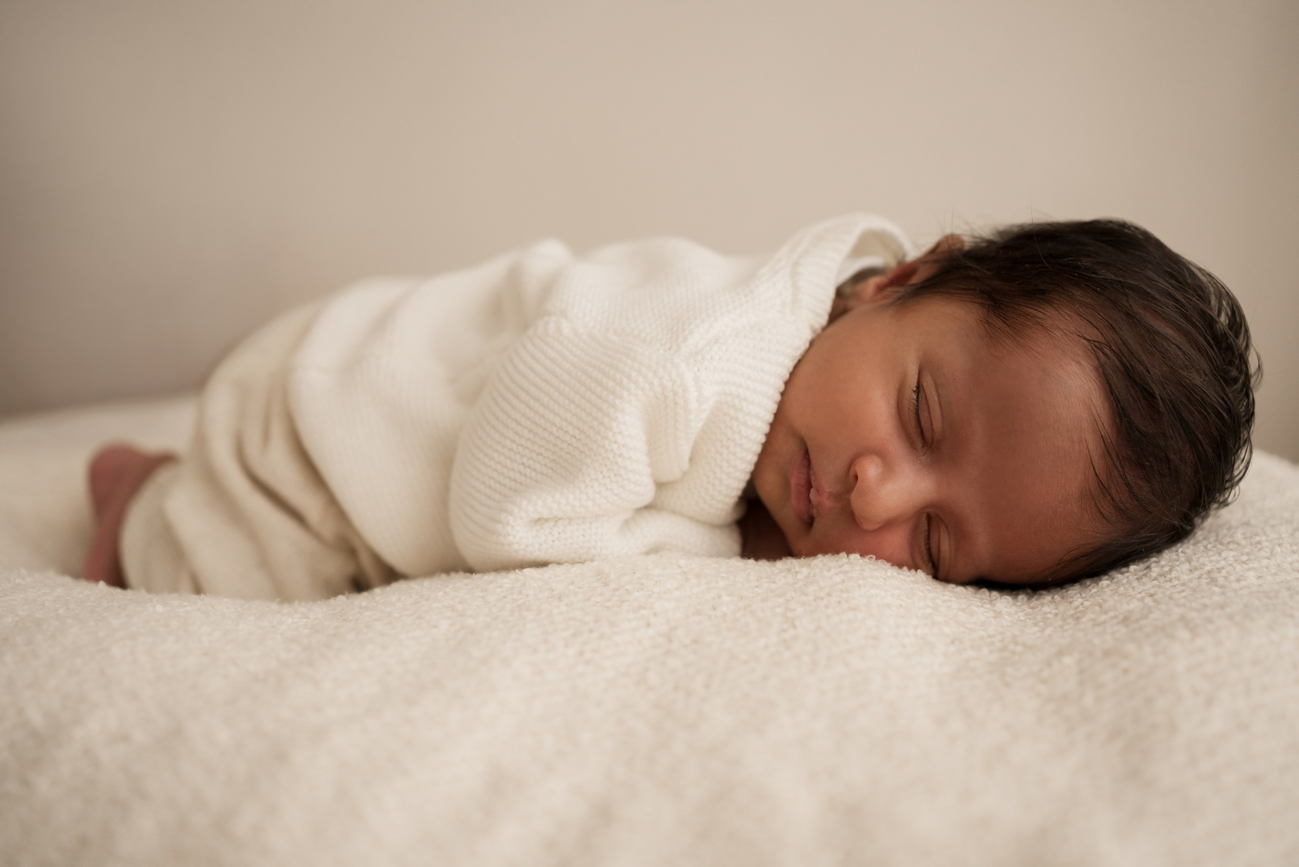 First moments of love. Angela Iakovleva — Family Photographer in Dubai