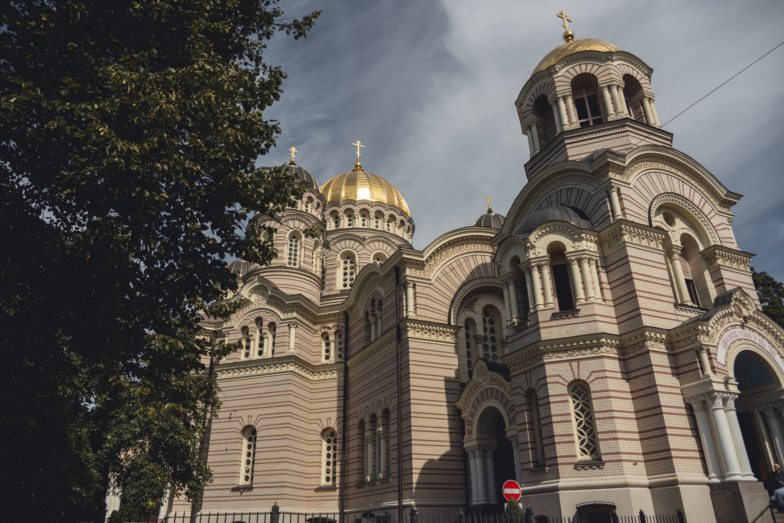 Voyage à Riga. Photographe sur Cote d’Azur. Portraits de familles, couples, enfants, événements