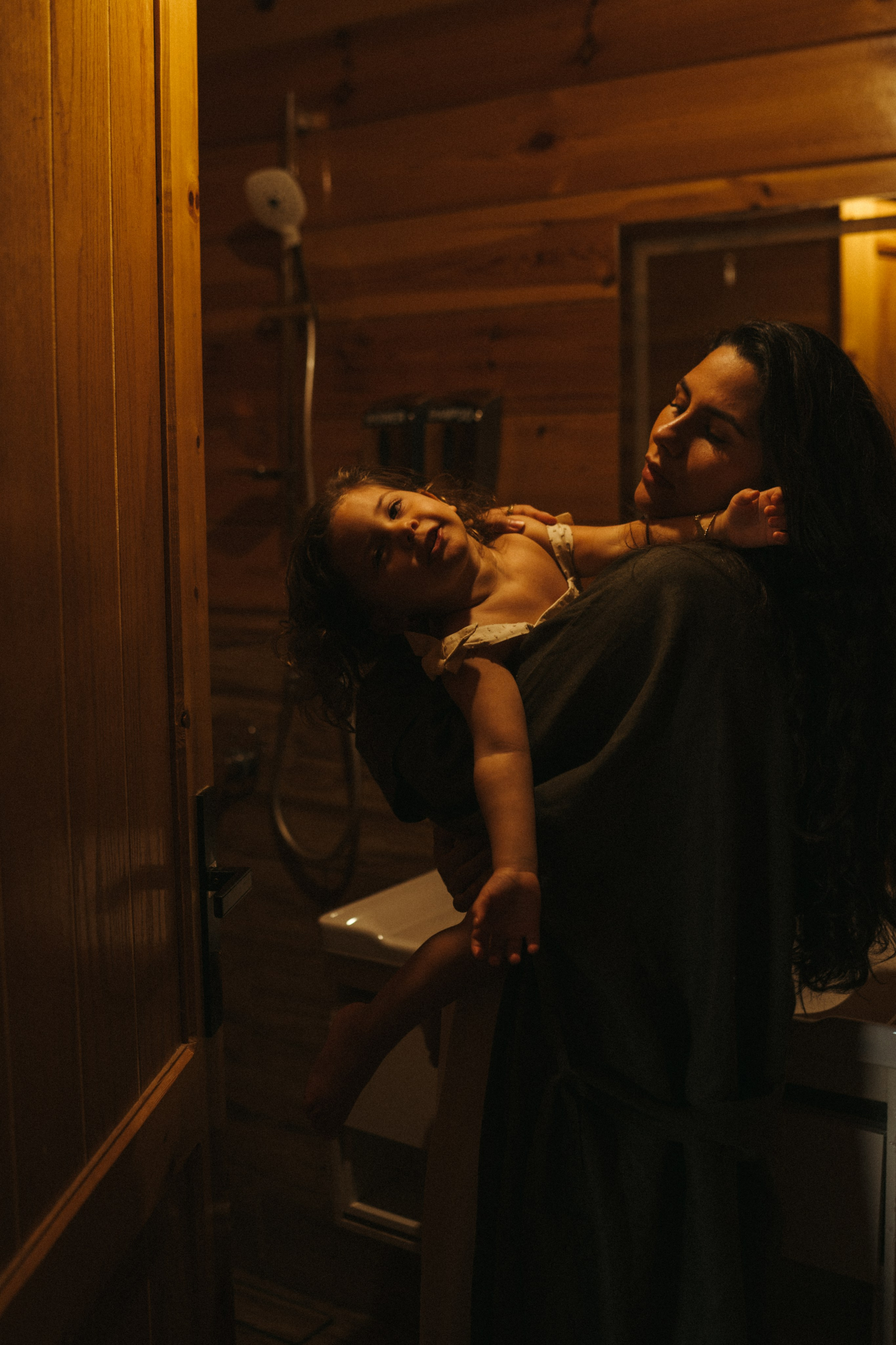 Amnah with daughters. Family photographer in Saudi Arabia