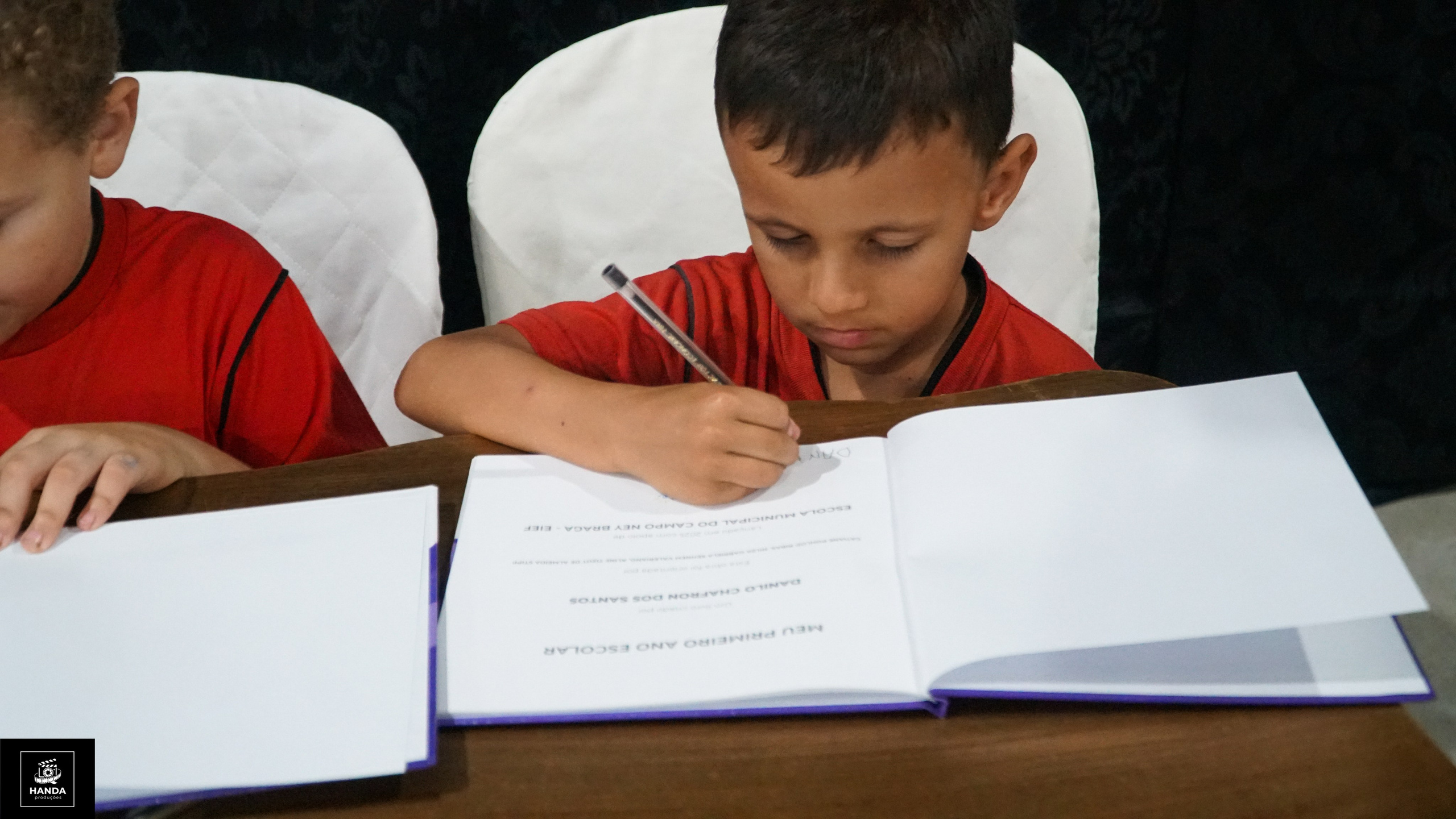 Noite autógrafos colégio Aurélio Buarque de Holanda. Handa Produções