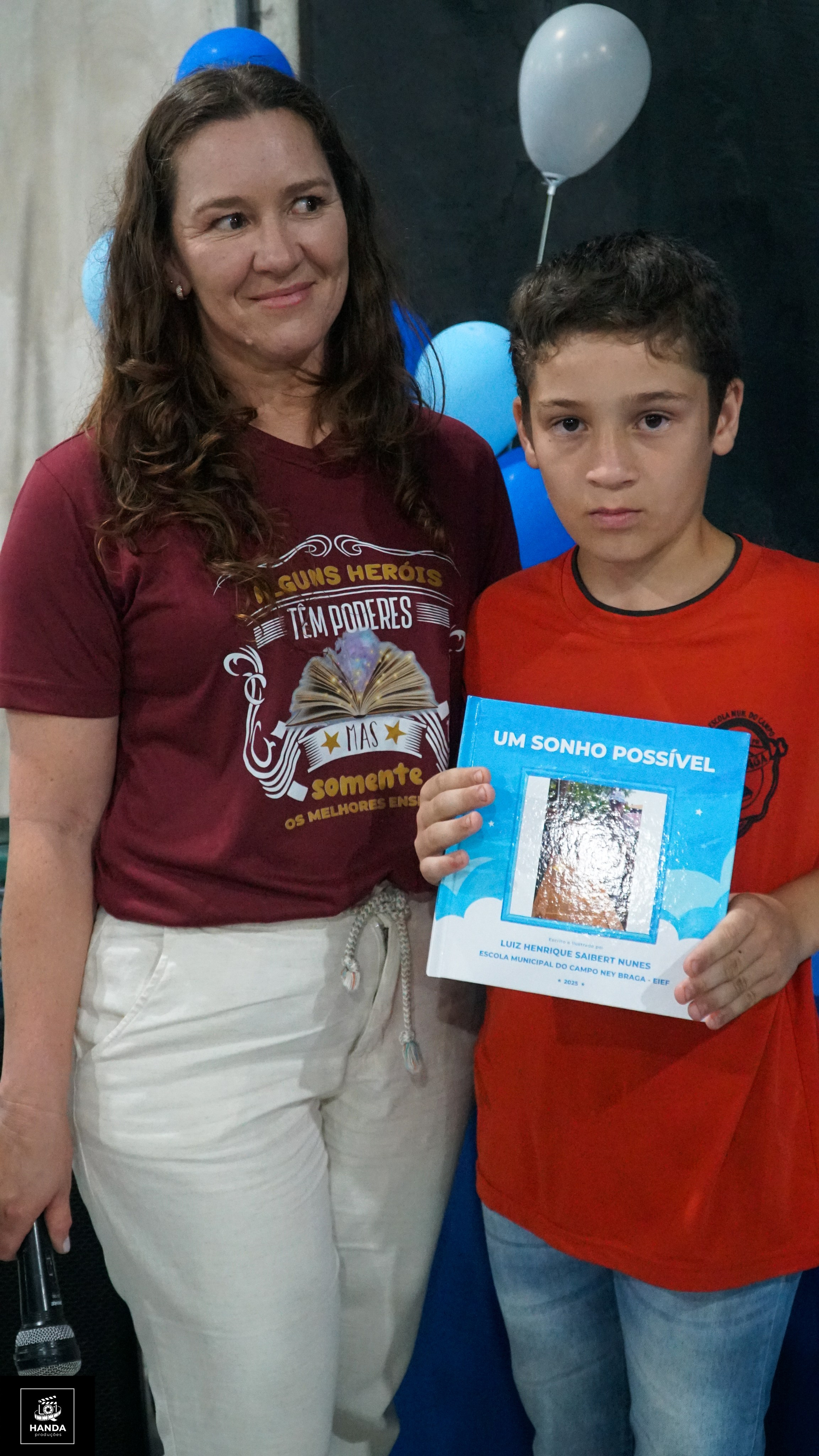 Noite autógrafos colégio Aurélio Buarque de Holanda. Handa Produções