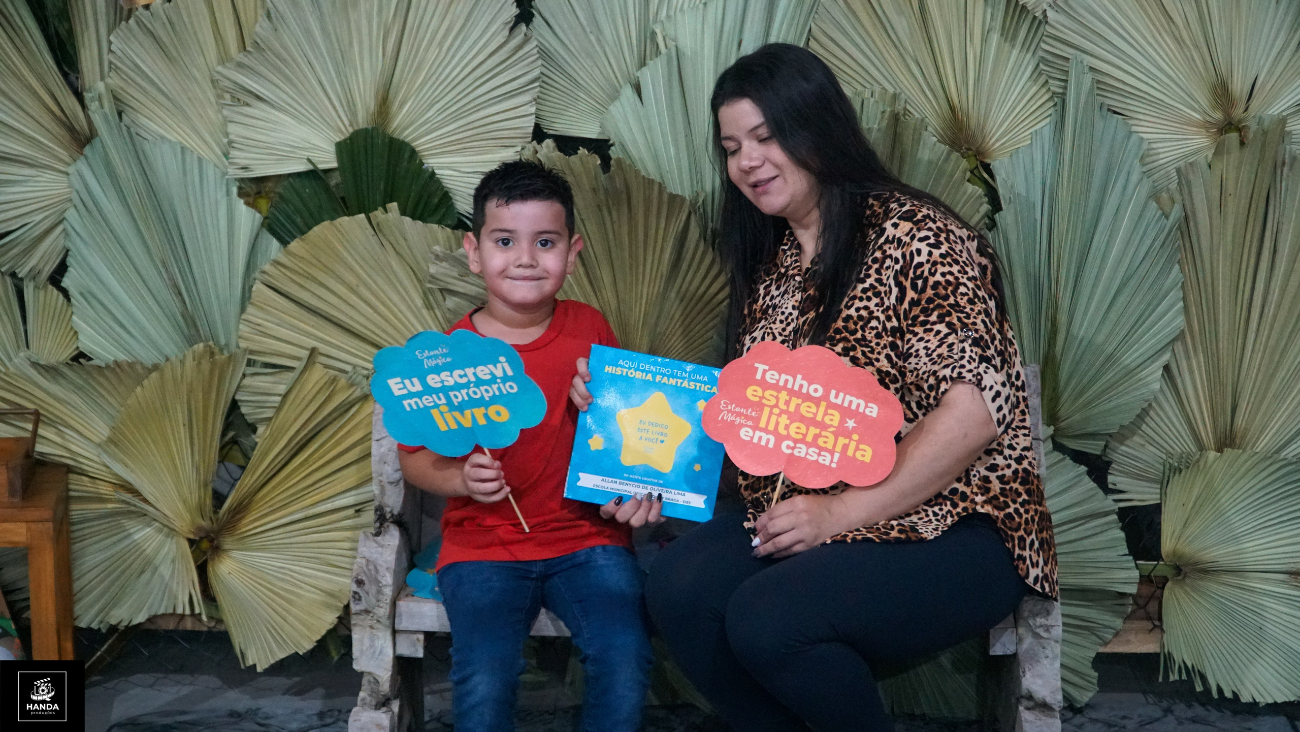 Noite autógrafos colégio Aurélio Buarque de Holanda. Handa Produções