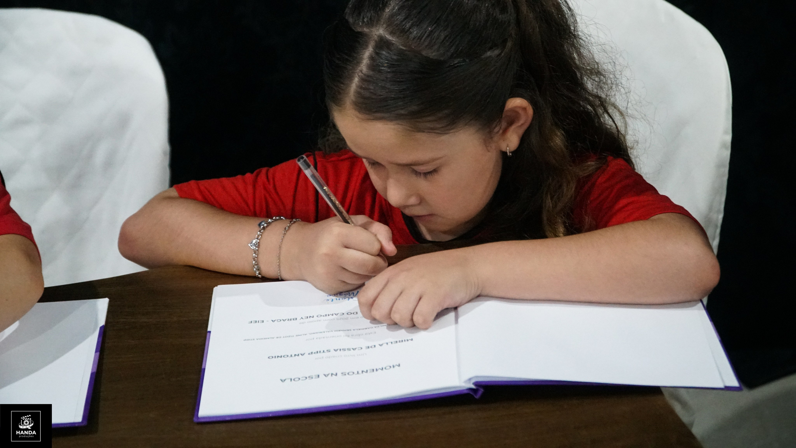 Noite autógrafos colégio Aurélio Buarque de Holanda. Handa Produções
