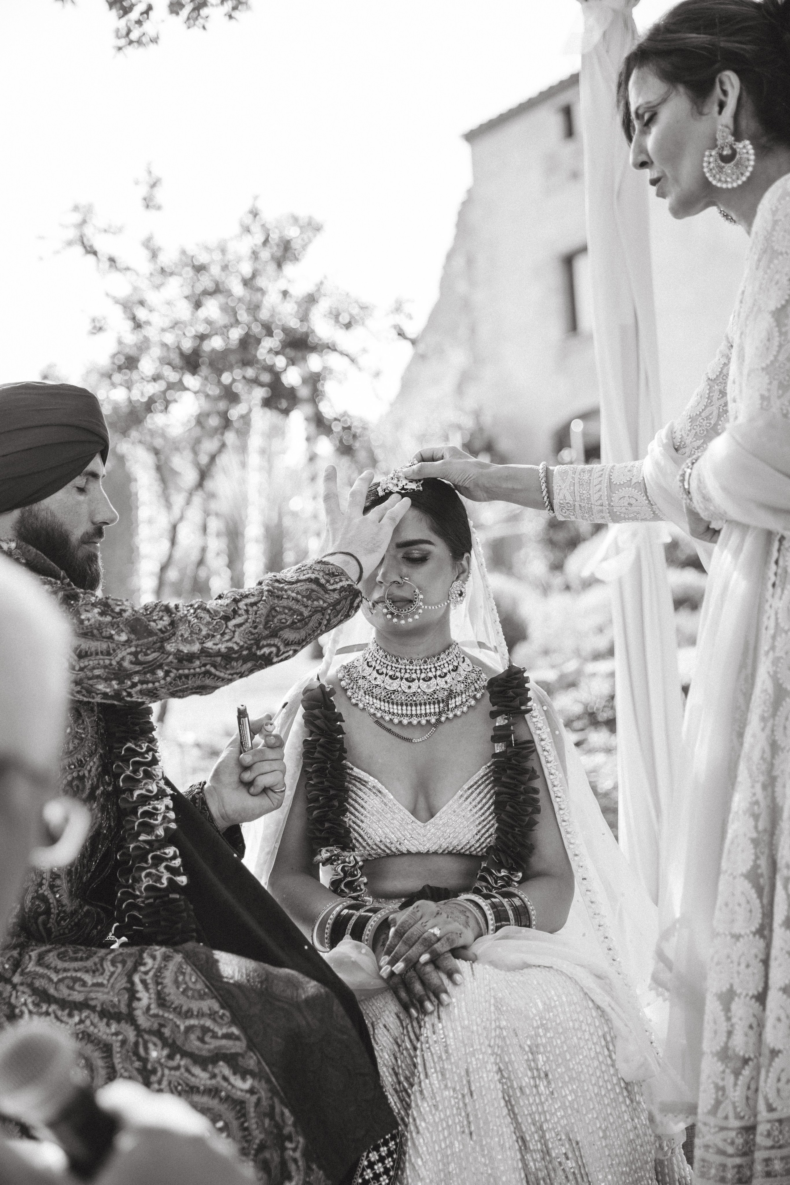 Patrik & Naomi. Monestir Sant Salvi. Paola wedding photographer / videographer in Barcelona