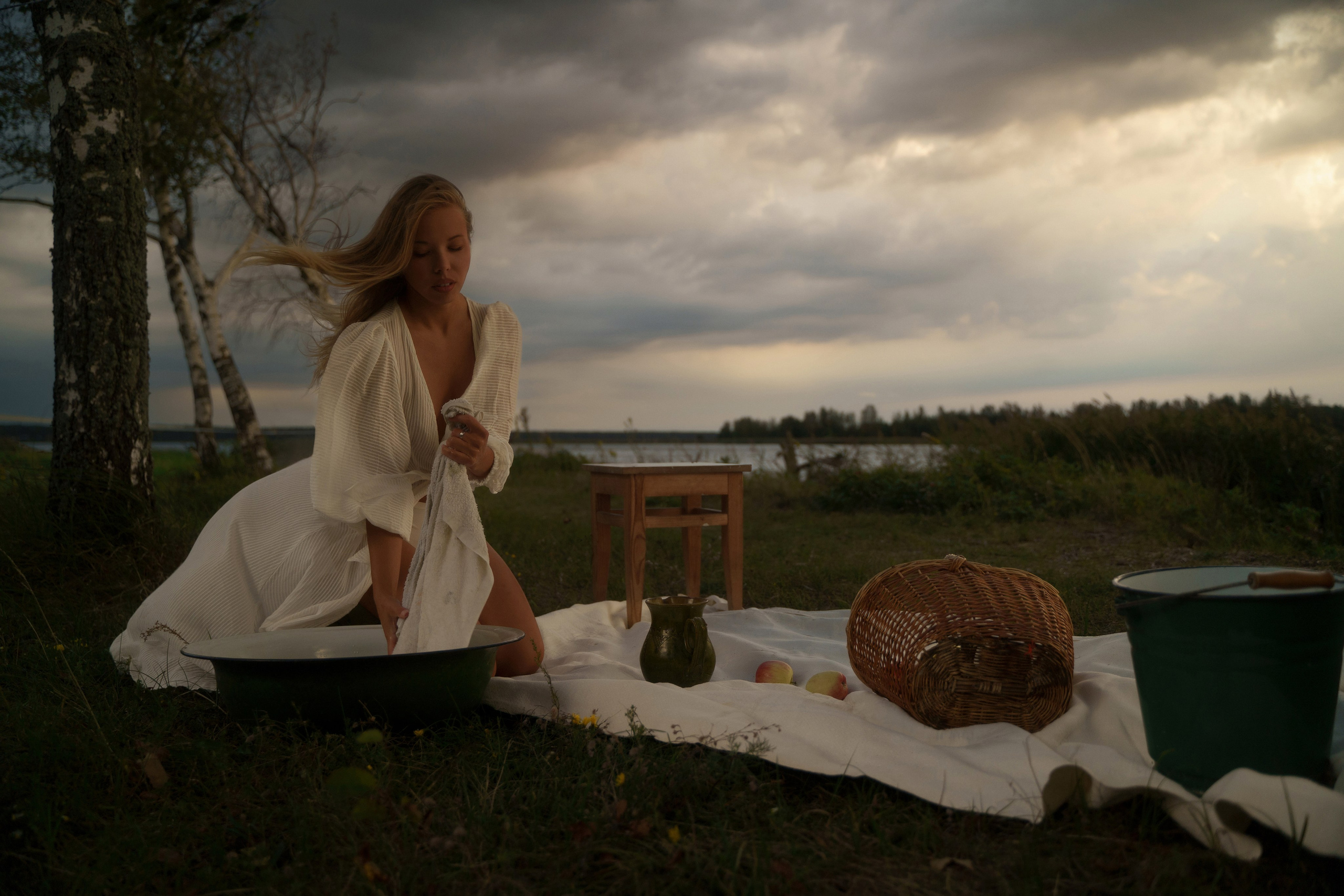 Storm, linen and milk