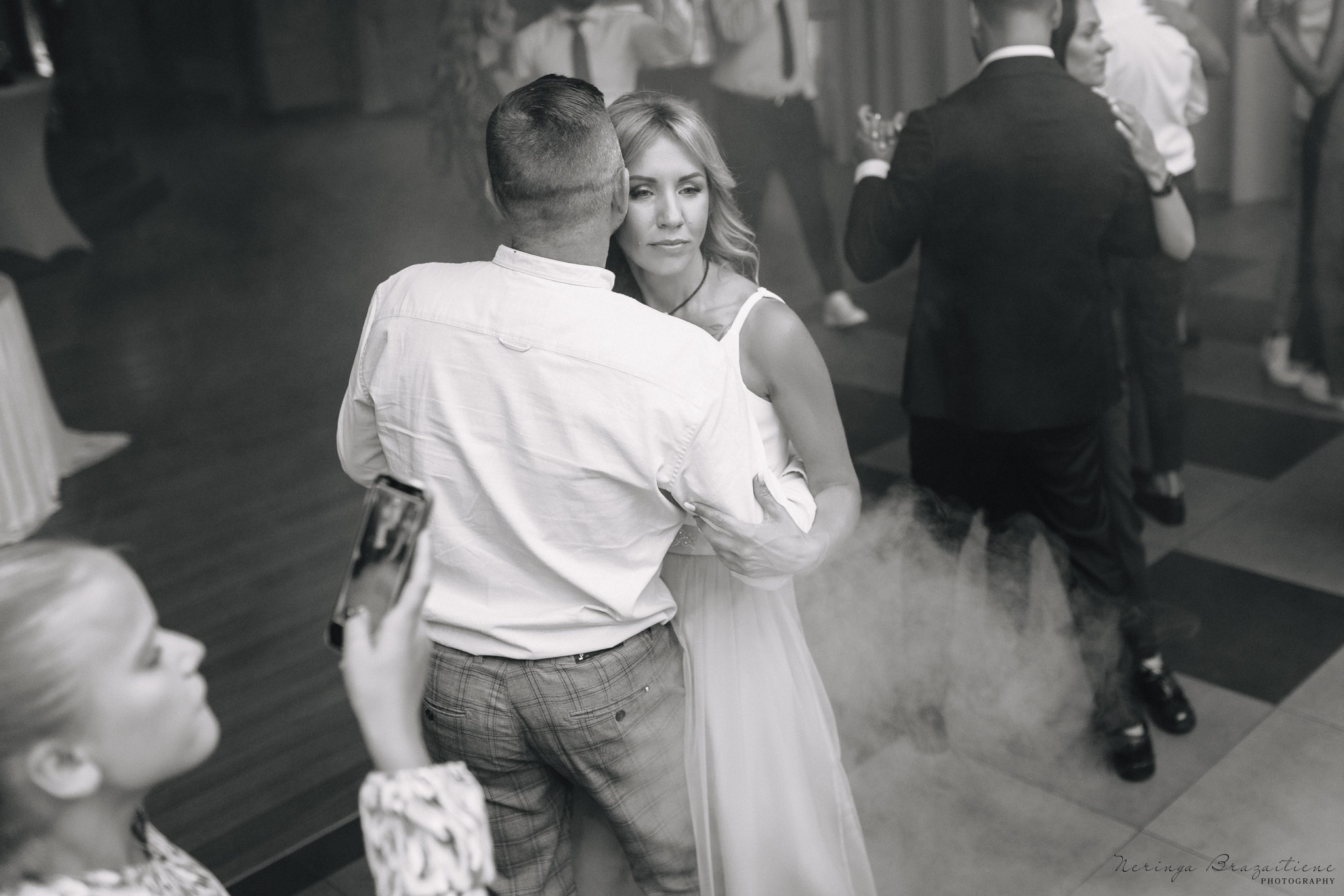 Vestuvinė fotosesija Kaune, Vienybės aikštėje, prie Lietuvos banko