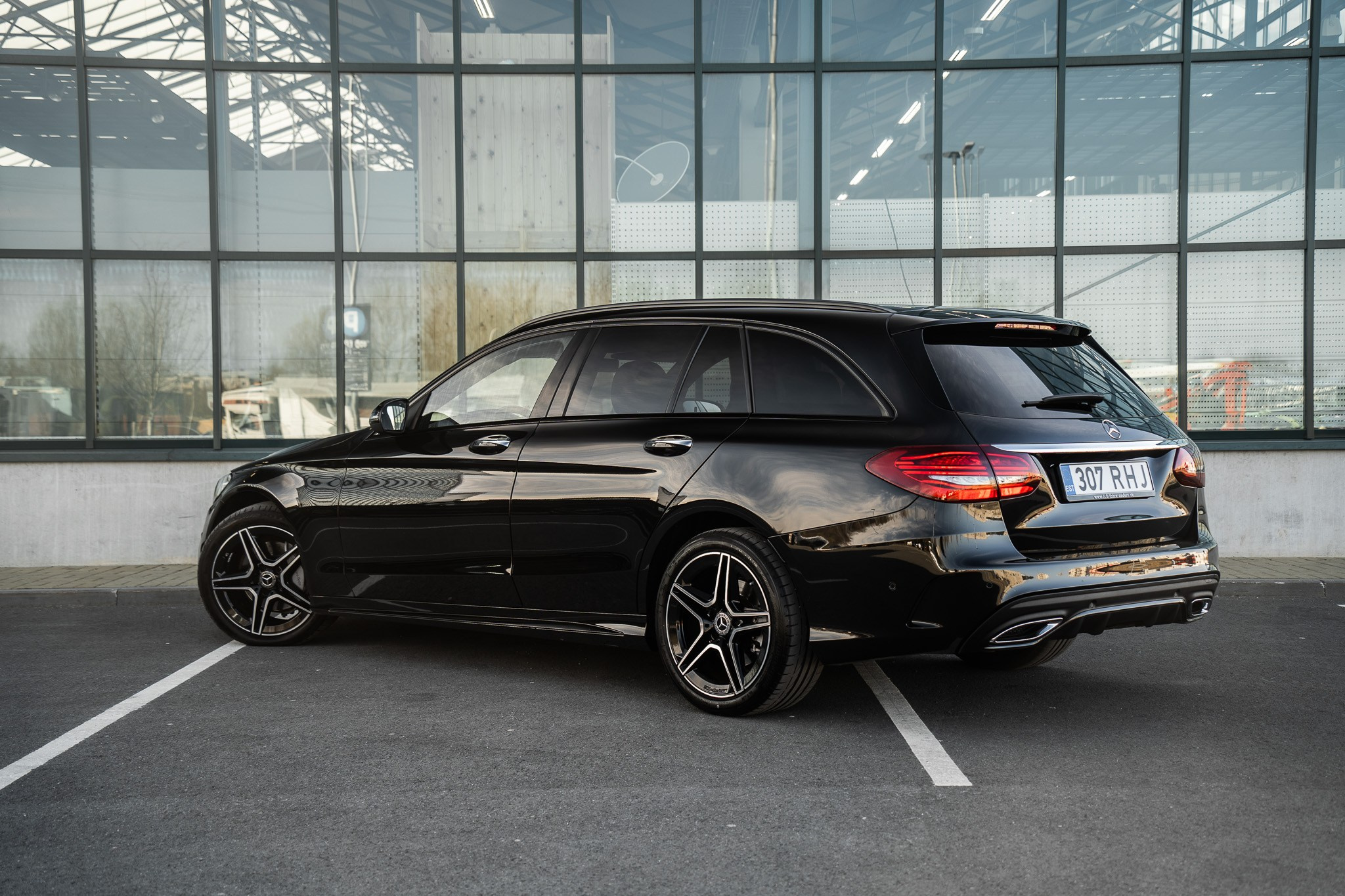 Mercedes-Benz C220 D 4MATIC. LOHA VISUALS — AUTOMOTIVE PHOTOGRAPHY