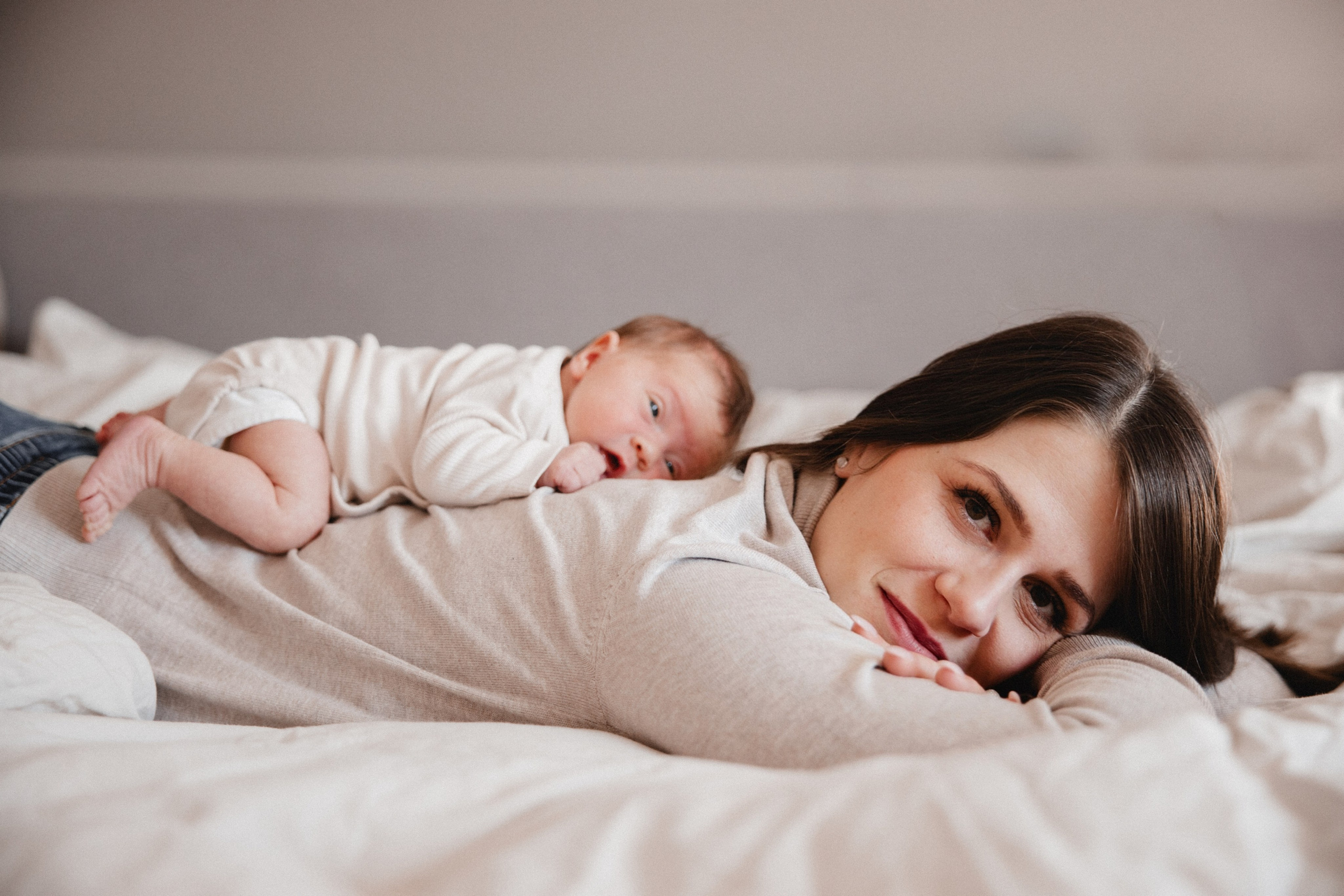 Neugeborenenfotos Zuhause. Hochzeitsfotografie |Hochzeitsfotograf Bochum | Hochzeitsfotograf Dortmund | Hochzeitsfotograf Essen | Hochzeitsfotograf Ruhrgebiet