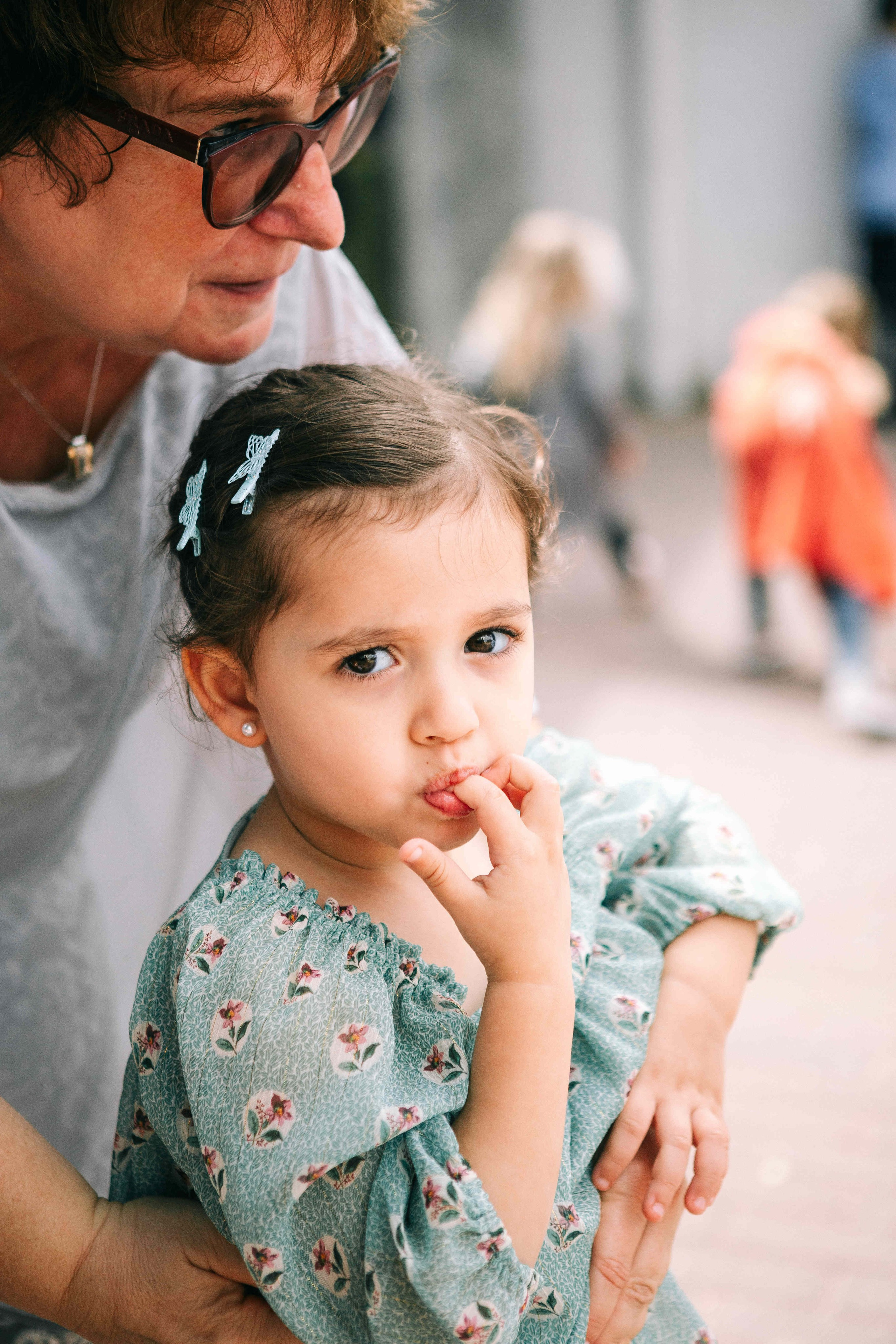 BRITH MILA IN THE SMALL SYNAGOGUE. PHOTOGRAPHER IN ISRAEL