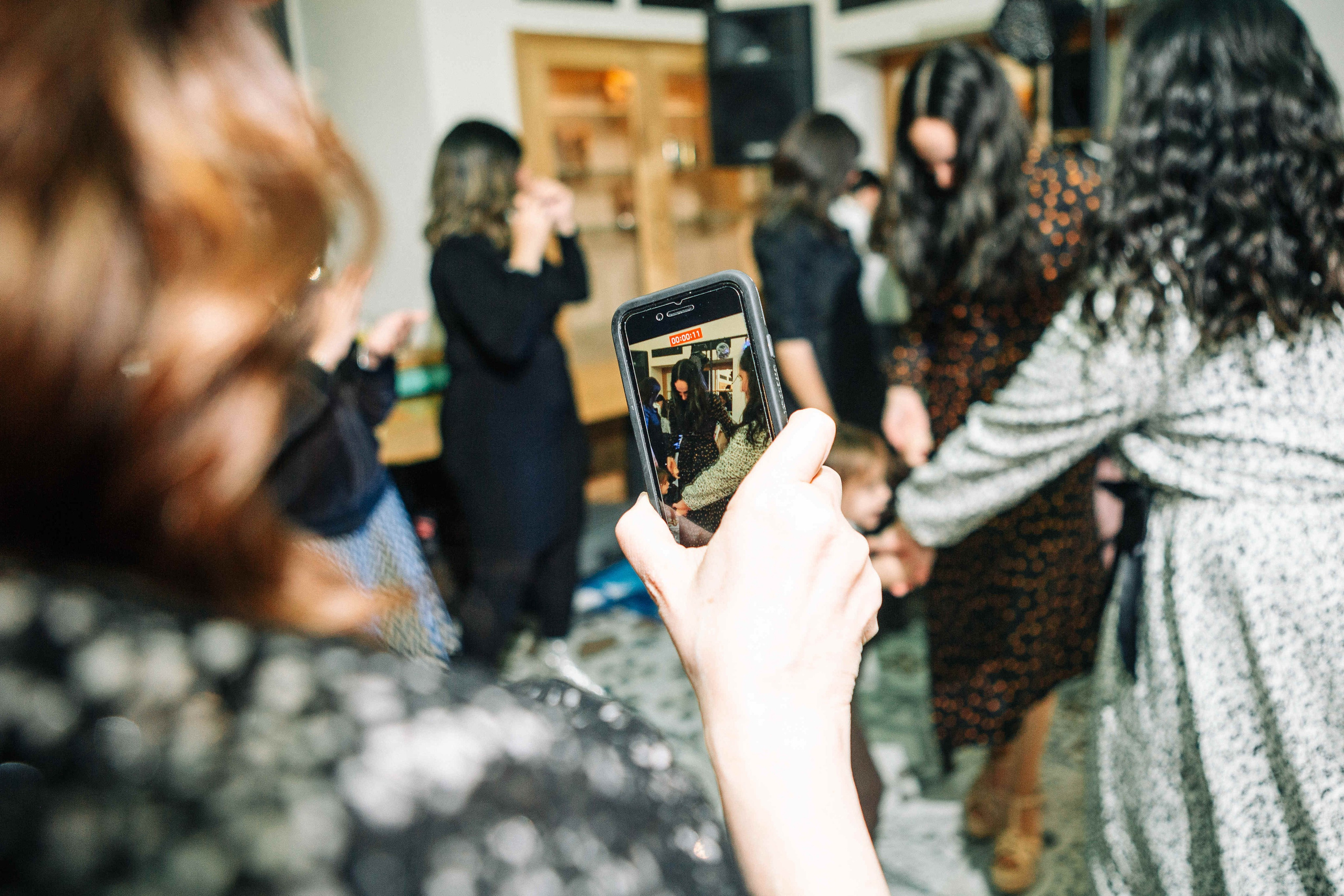 PARTY IN A RESTAURANT WITH THE WHOLE FAMILY. Https://shi-photo.com/
