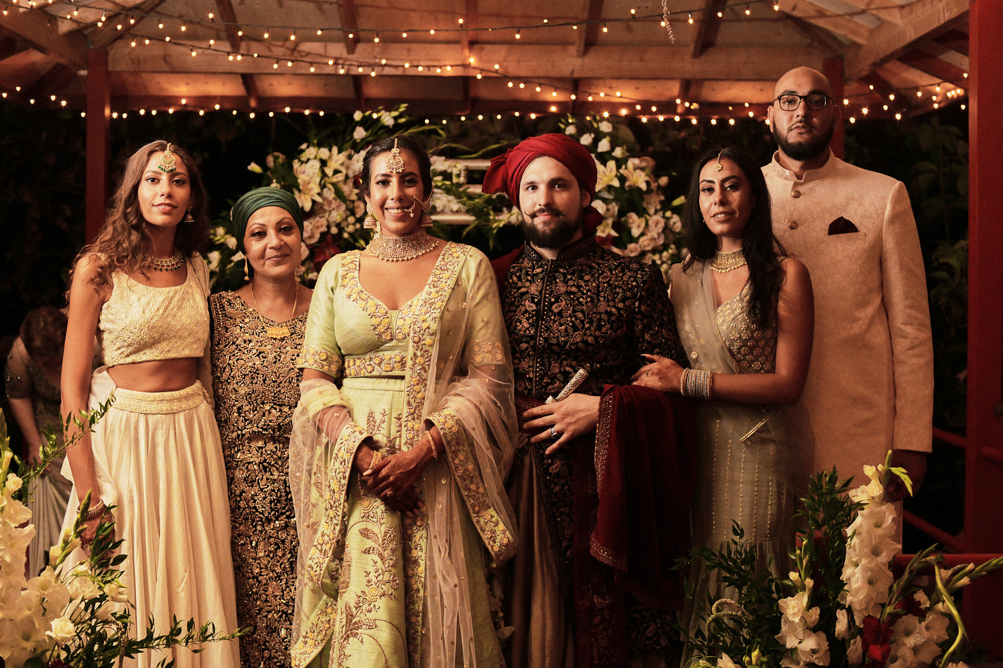 Indian wedding, a group photo of bride and groom after the ceremony, a professional photographer in the Netherlands Victoria Ushkanova