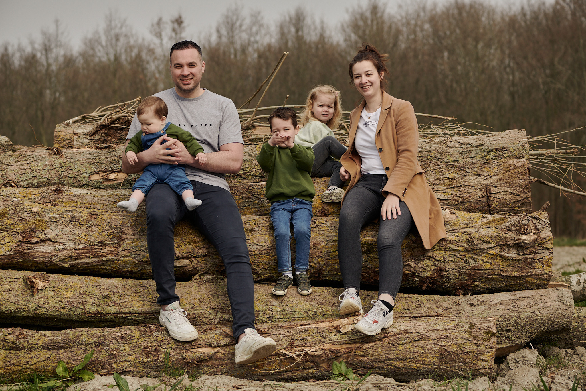 Natural family photography session in the Dutch countryside by Victoria Ushkanova