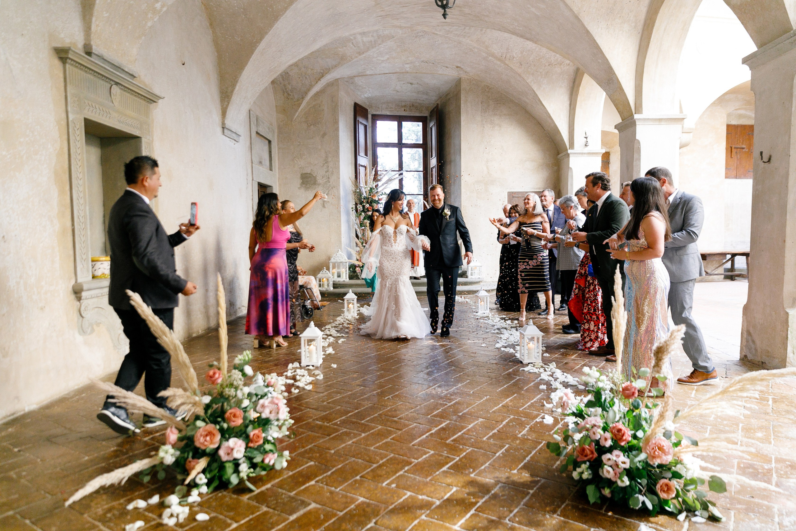 Tuscany Castello di Montegufoni wedding. Iurkovski PHOTOGRAPHY in Europe. Luxury destination weddings and events
