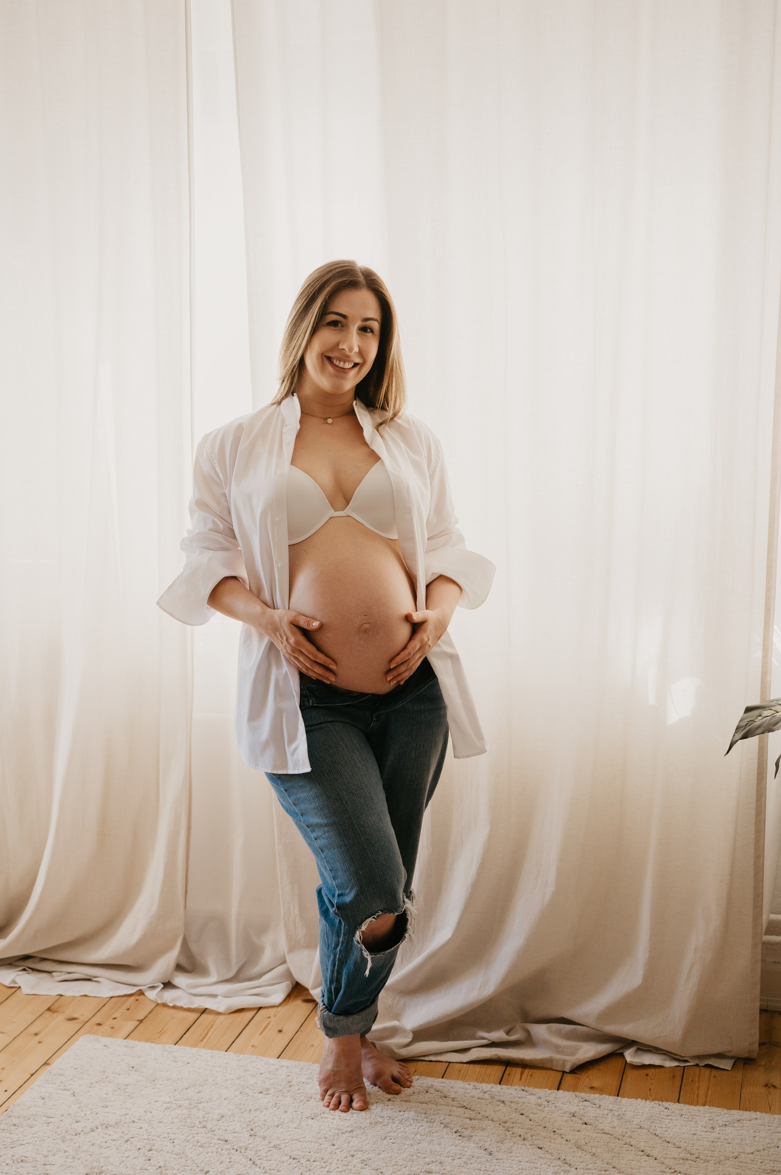 Hayley. Maternity Newborn and Family photographer Hamburg Claire Hambley