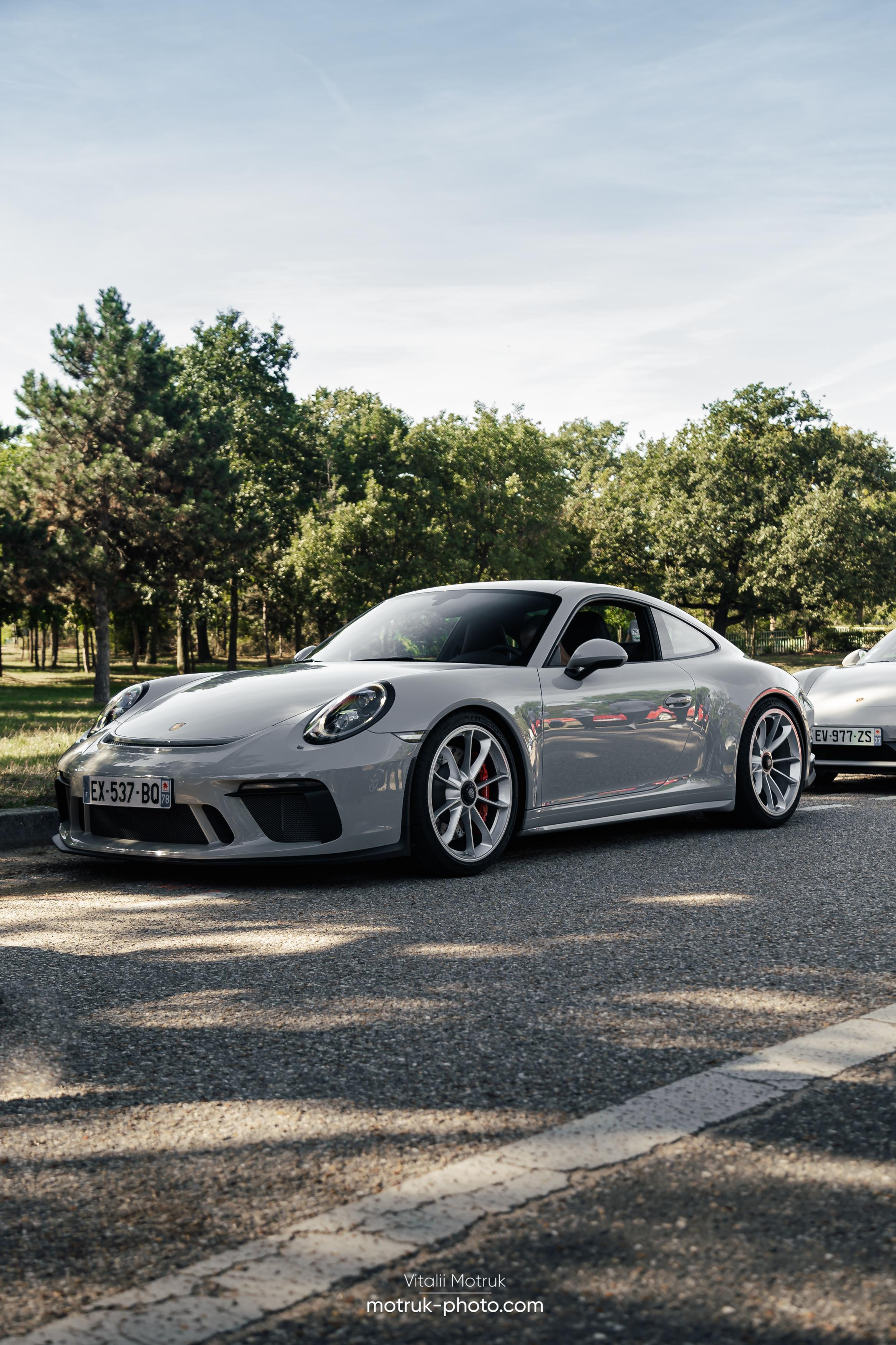 Rassemblement a l’Auteuil. Photographe de voitures à Paris — Vitalii Motruk