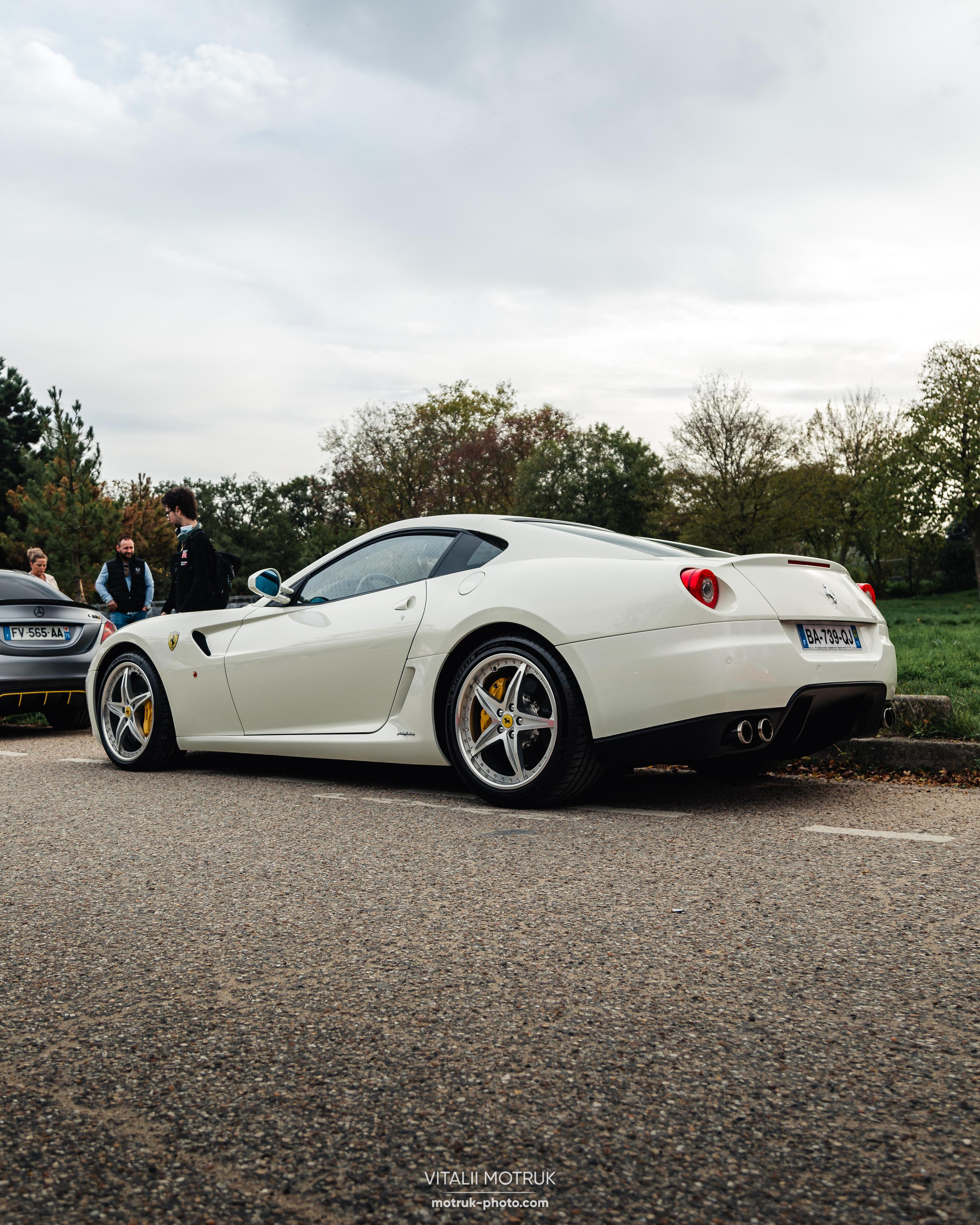 Rassamblement a l’Auteuil. Photographe de voitures à Paris — Vitalii Motruk