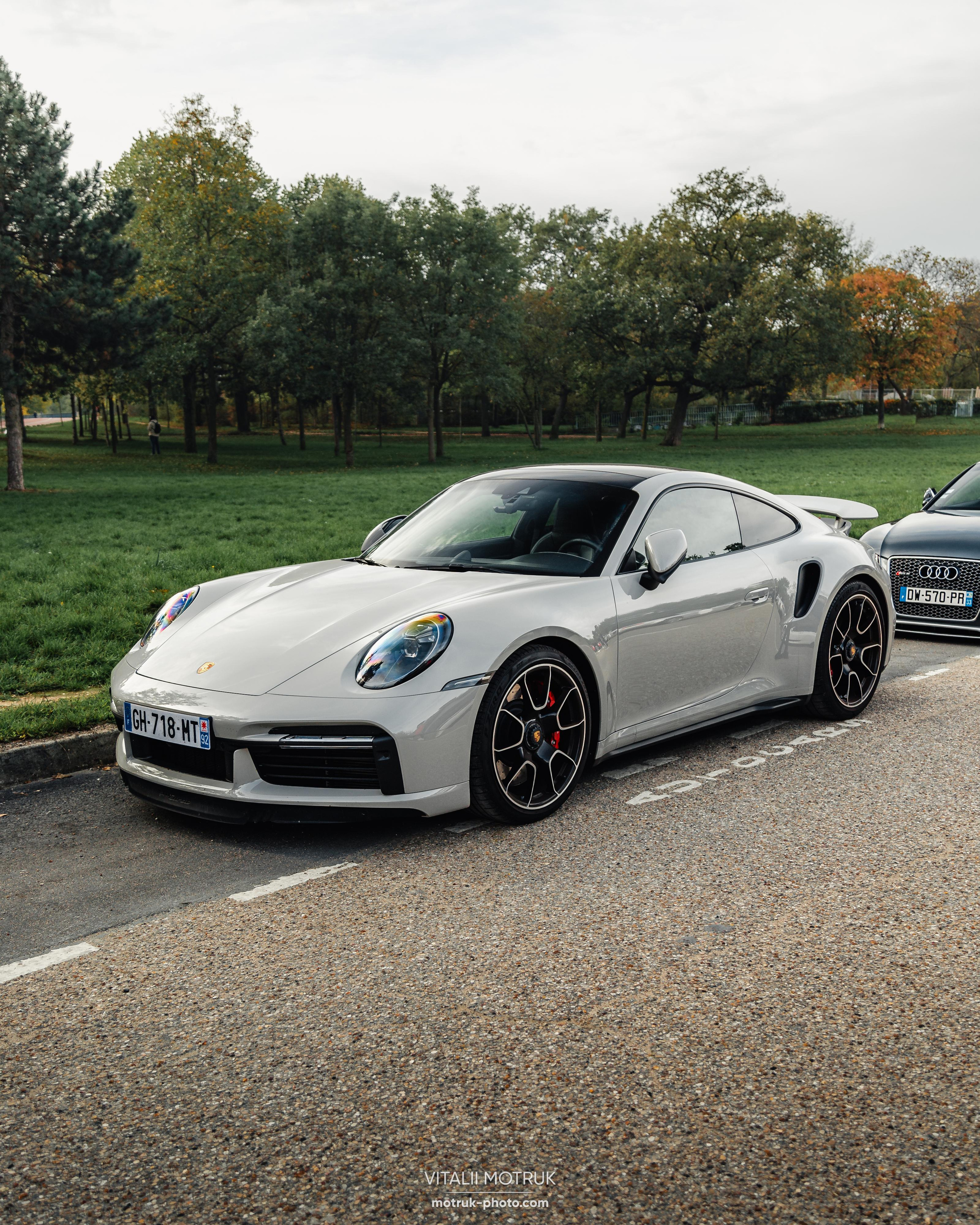 Rassamblement a l’Auteuil. Photographe de voitures à Paris — Vitalii Motruk