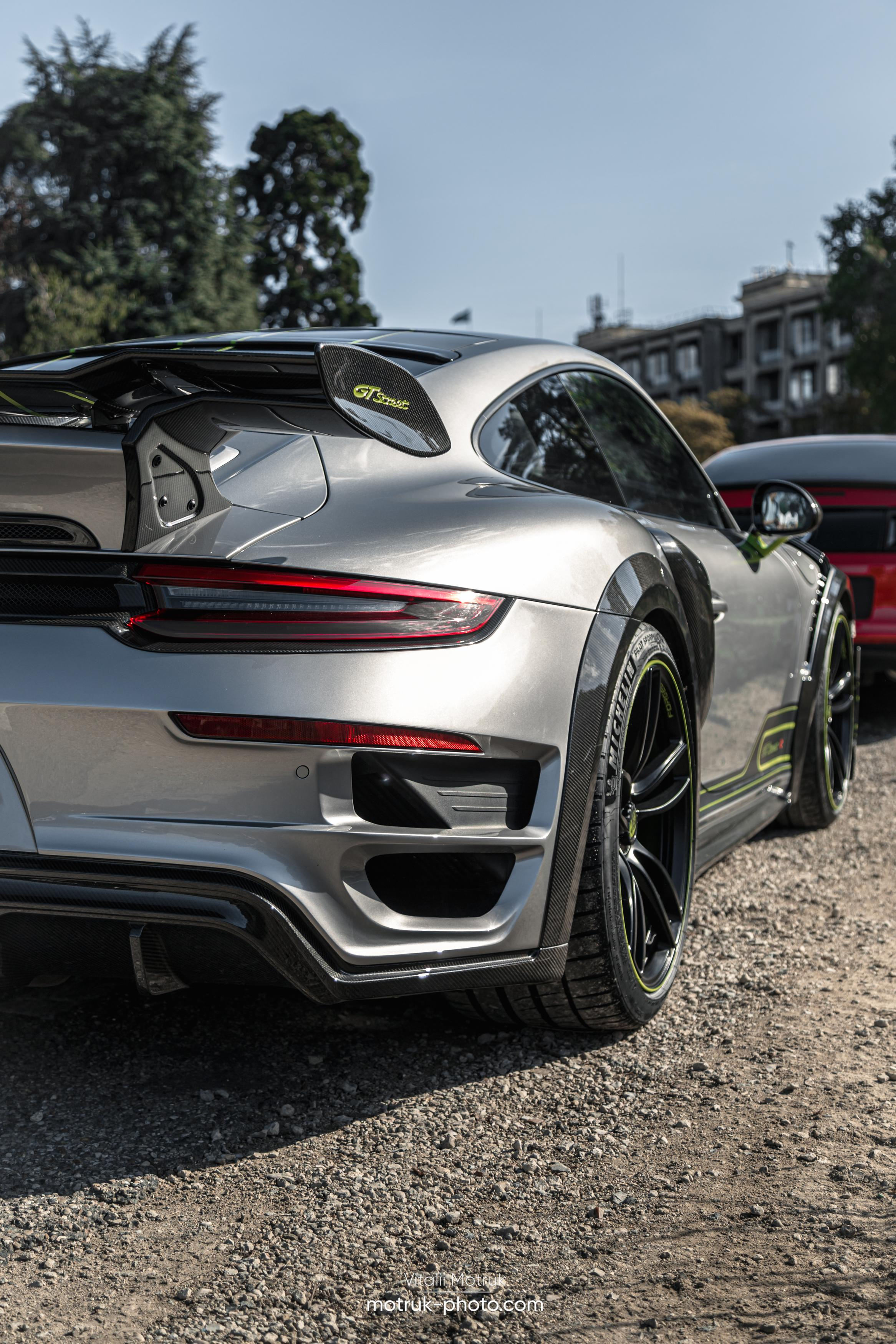 Rassemblement a l’Auteuil. Photographe de voitures à Paris — Vitalii Motruk