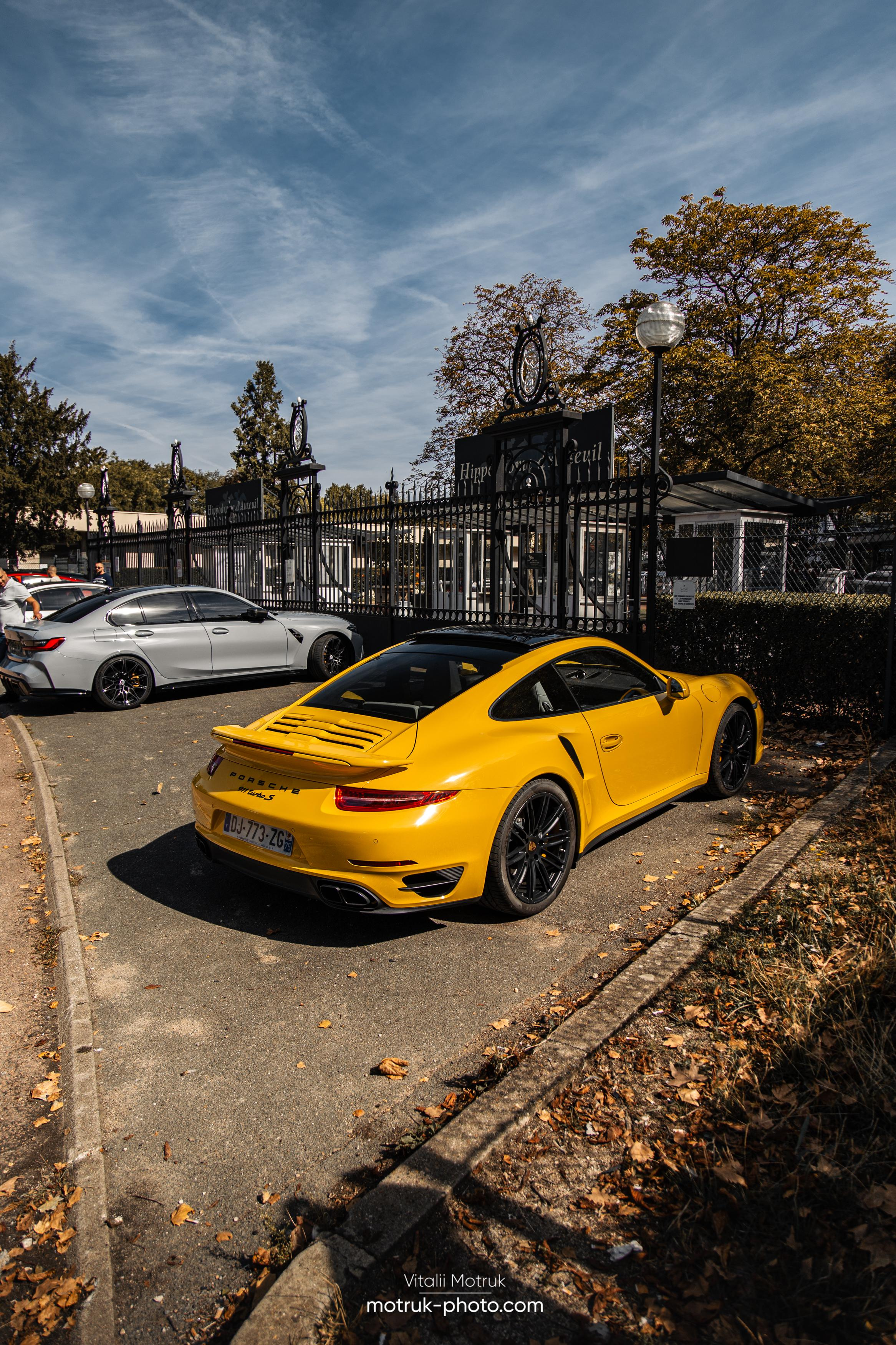 Rassemblement a l’Auteuil. Photographe de voitures à Paris — Vitalii Motruk