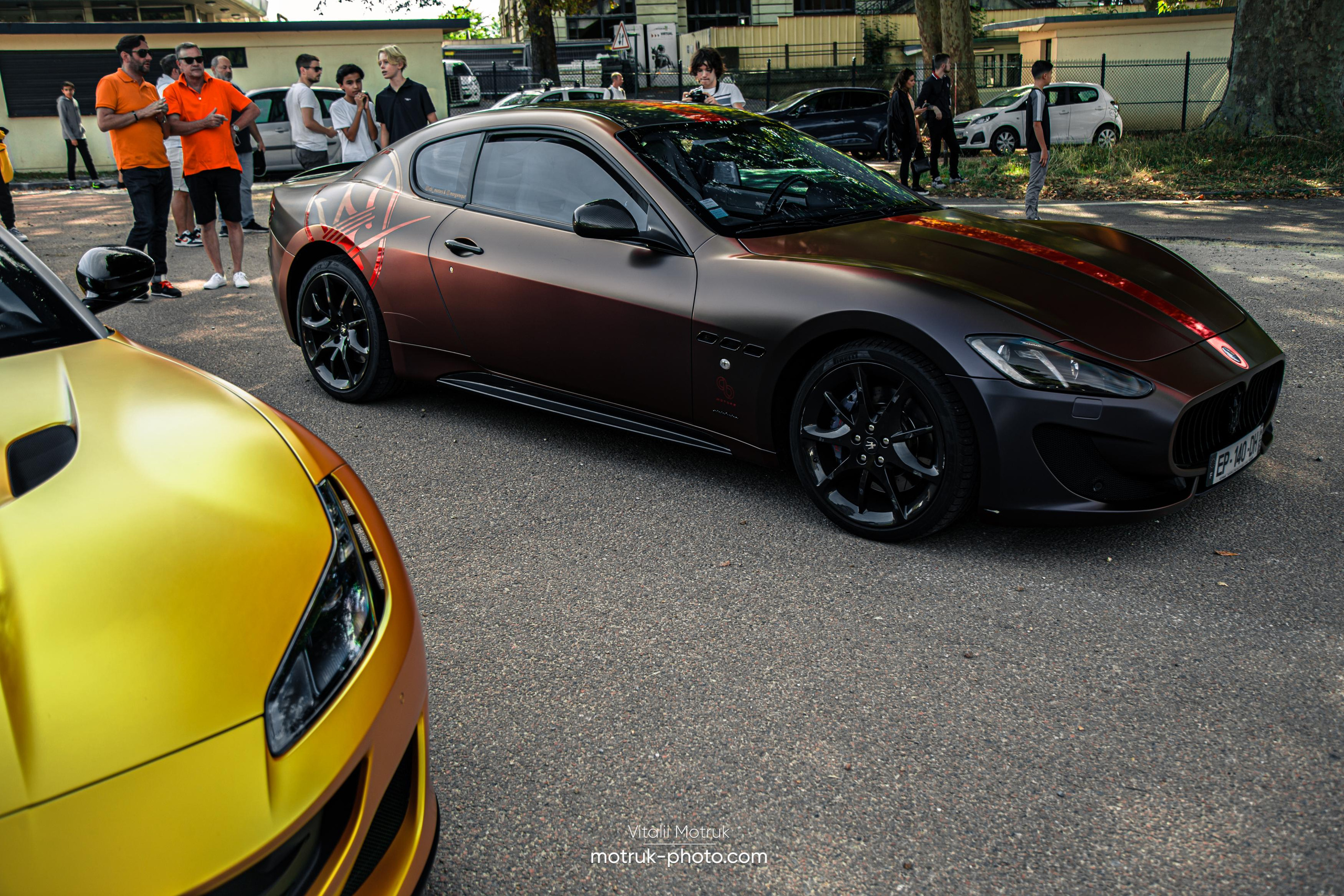 Rassemblement a l’Auteuil. Photographe de voitures à Paris — Vitalii Motruk
