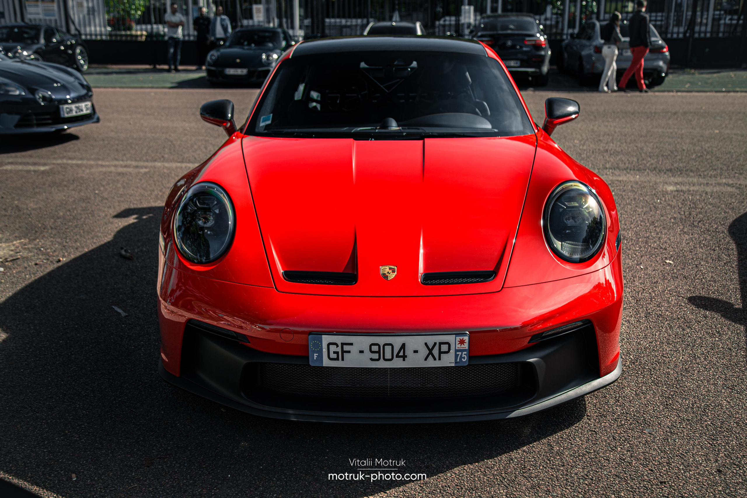 Rassemblement a l’Auteuil. Photographe de voitures à Paris — Vitalii Motruk