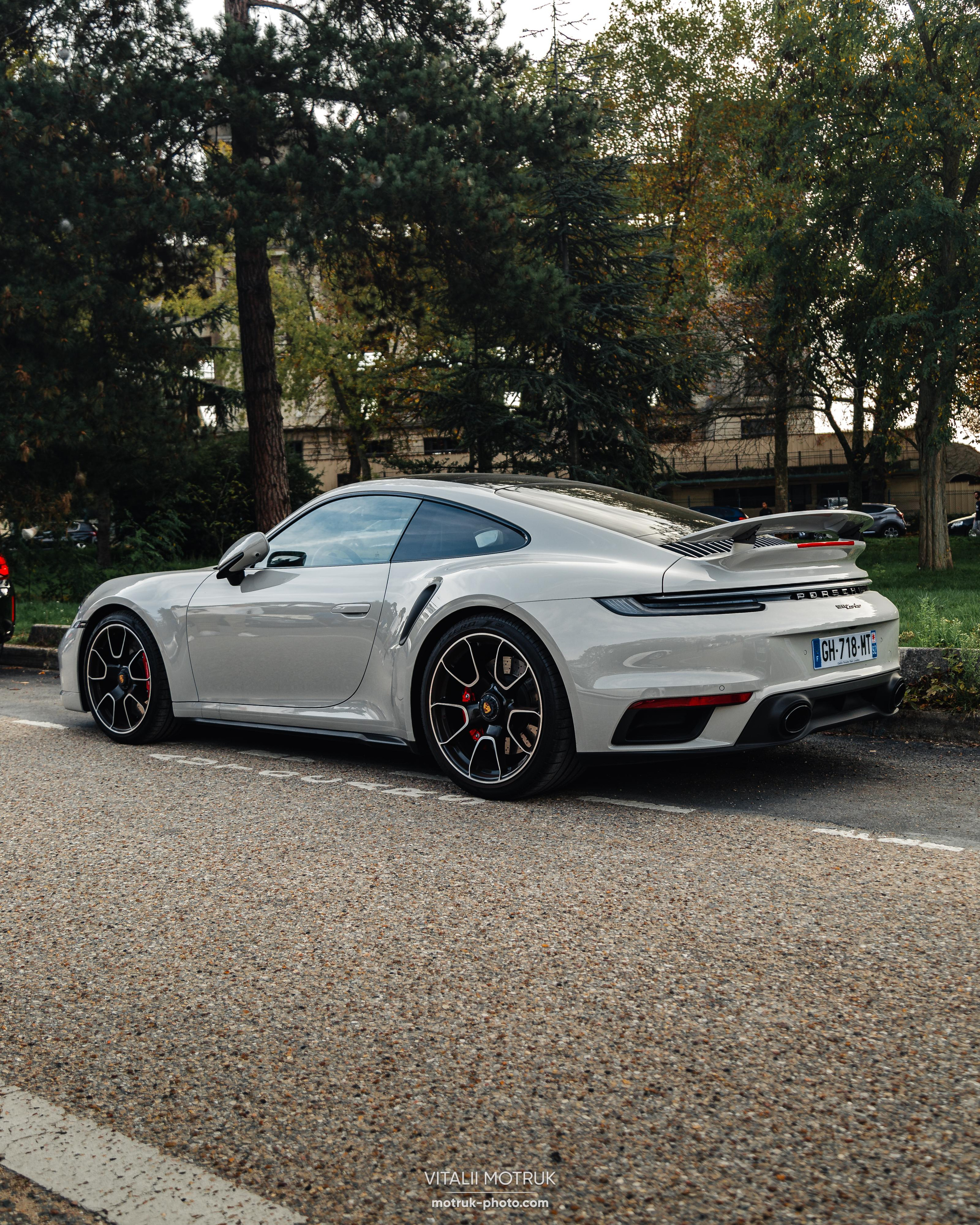 Rassamblement a l’Auteuil. Photographe de voitures à Paris — Vitalii Motruk