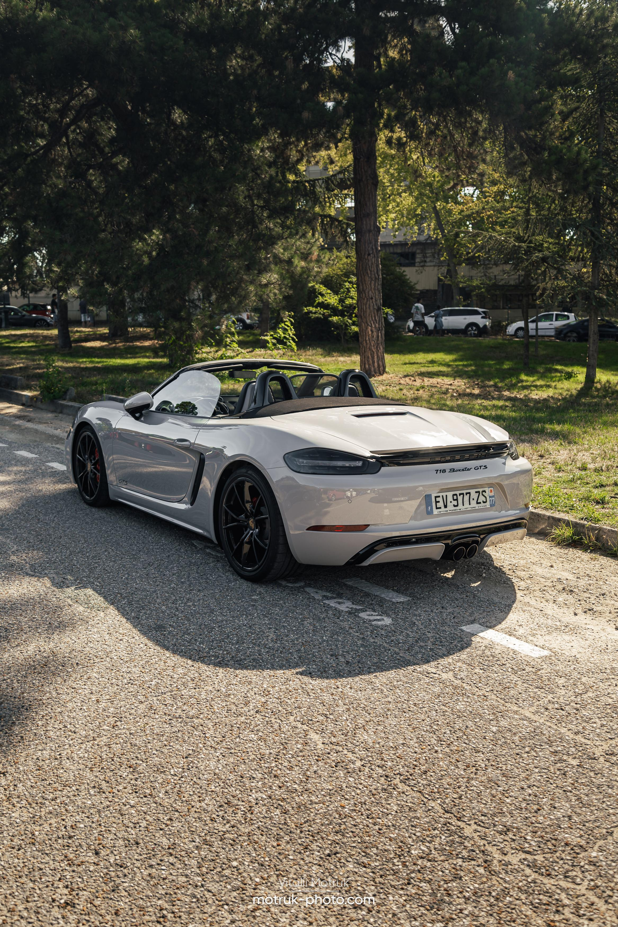 Rassemblement a l’Auteuil. Photographe de voitures à Paris — Vitalii Motruk