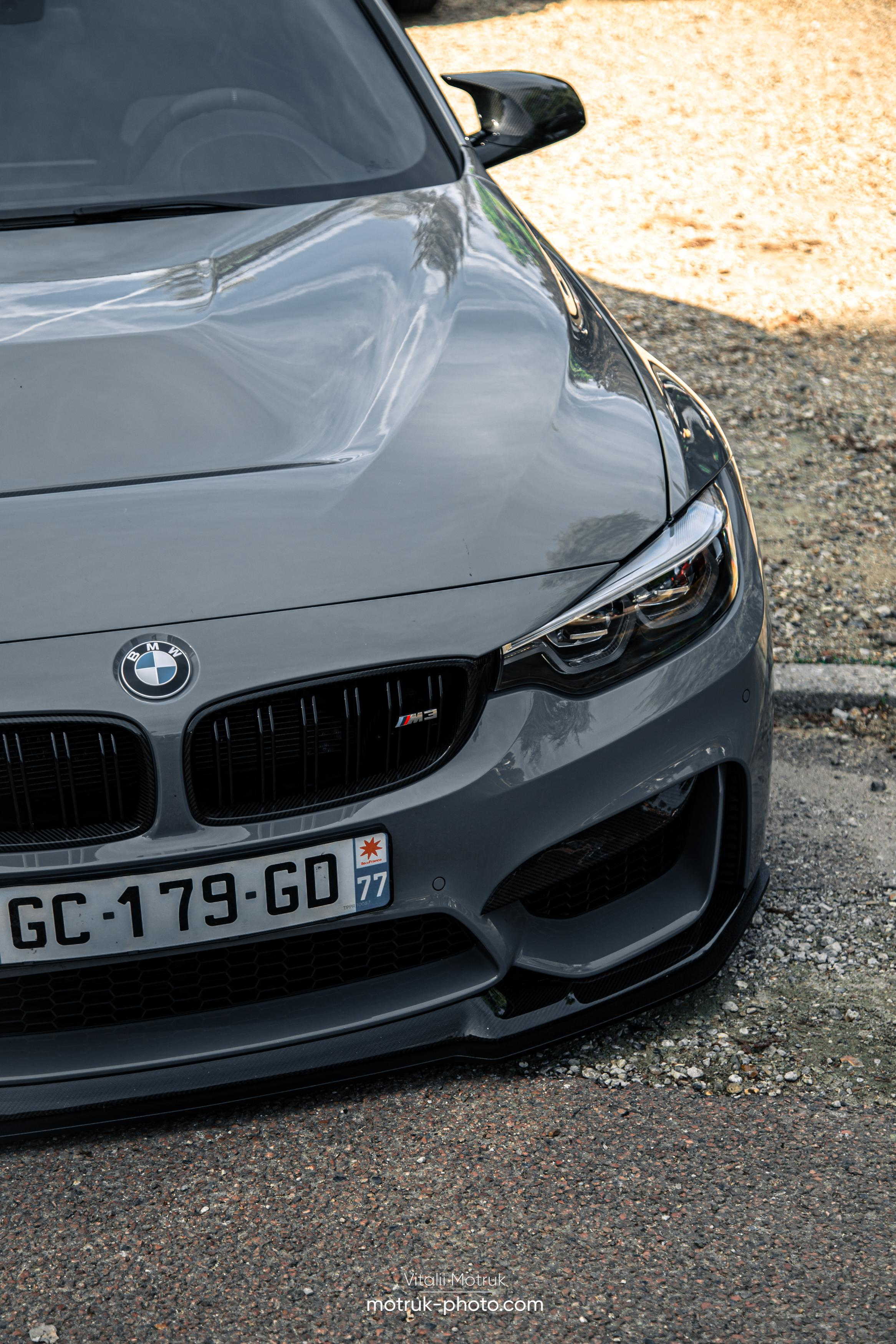 Rassemblement a l’Auteuil. Photographe de voitures à Paris — Vitalii Motruk